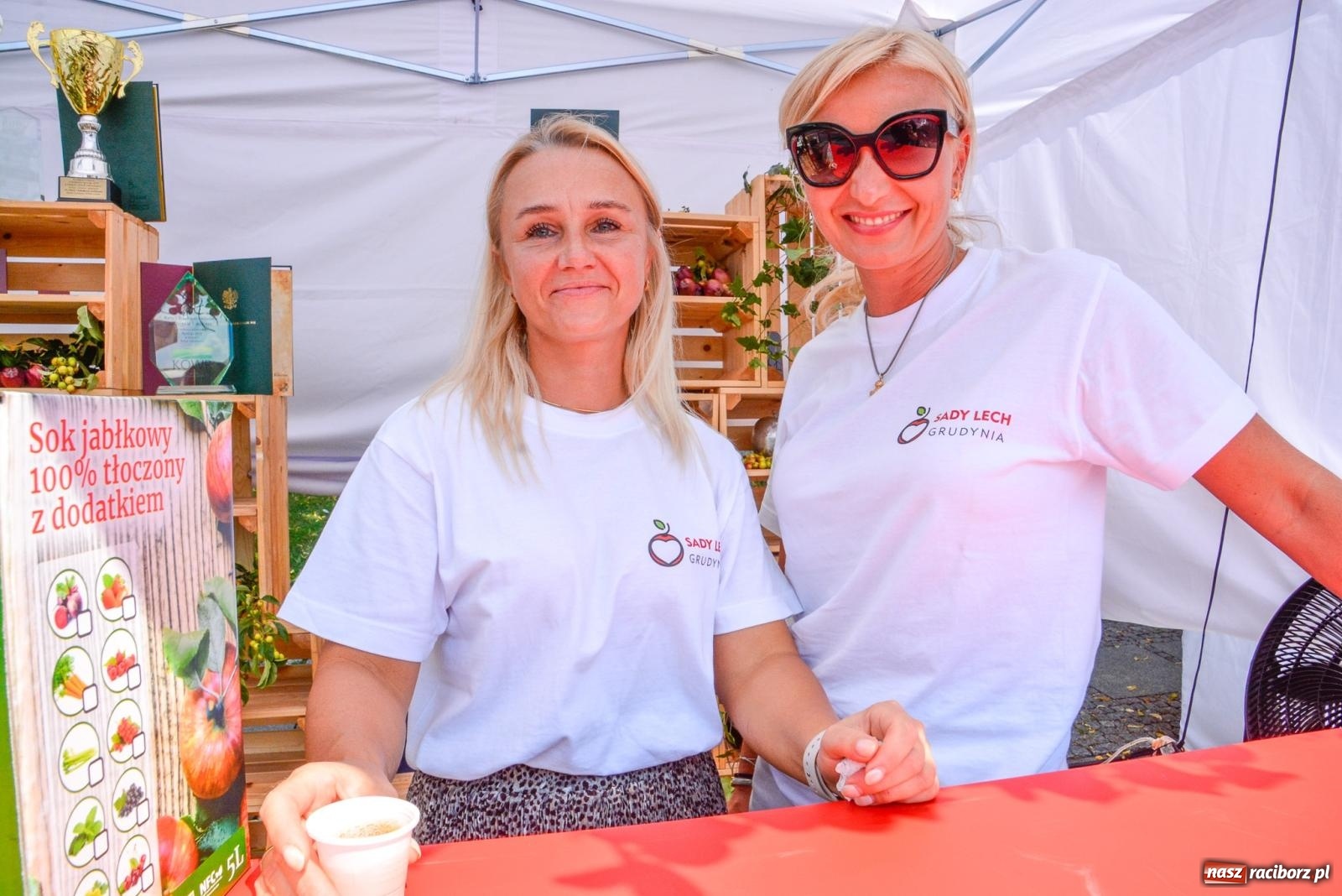 Zdjęcie w galerii na portalu naszraciborz.pl: Gramy i sadzimy. Festiwal Jabłonki Swawole w Raciborzu wiadomości z regionu