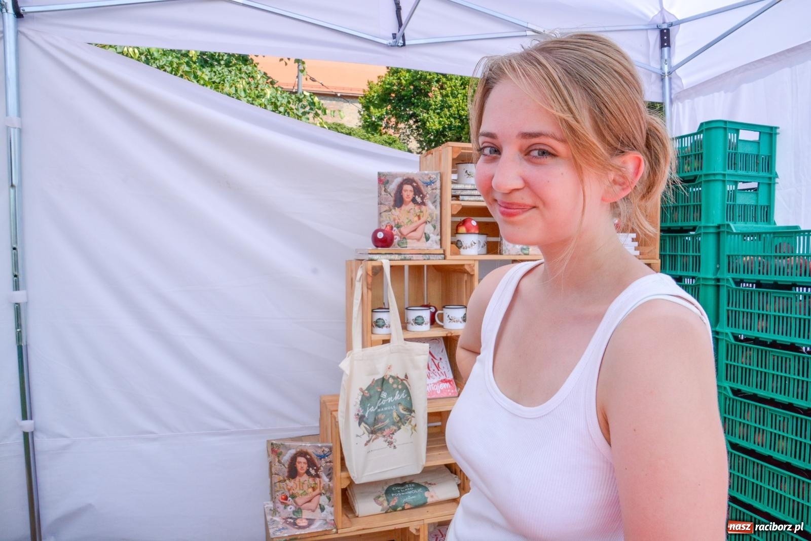 Zdjęcie w galerii na portalu naszraciborz.pl: Gramy i sadzimy. Festiwal Jabłonki Swawole w Raciborzu wiadomości z regionu