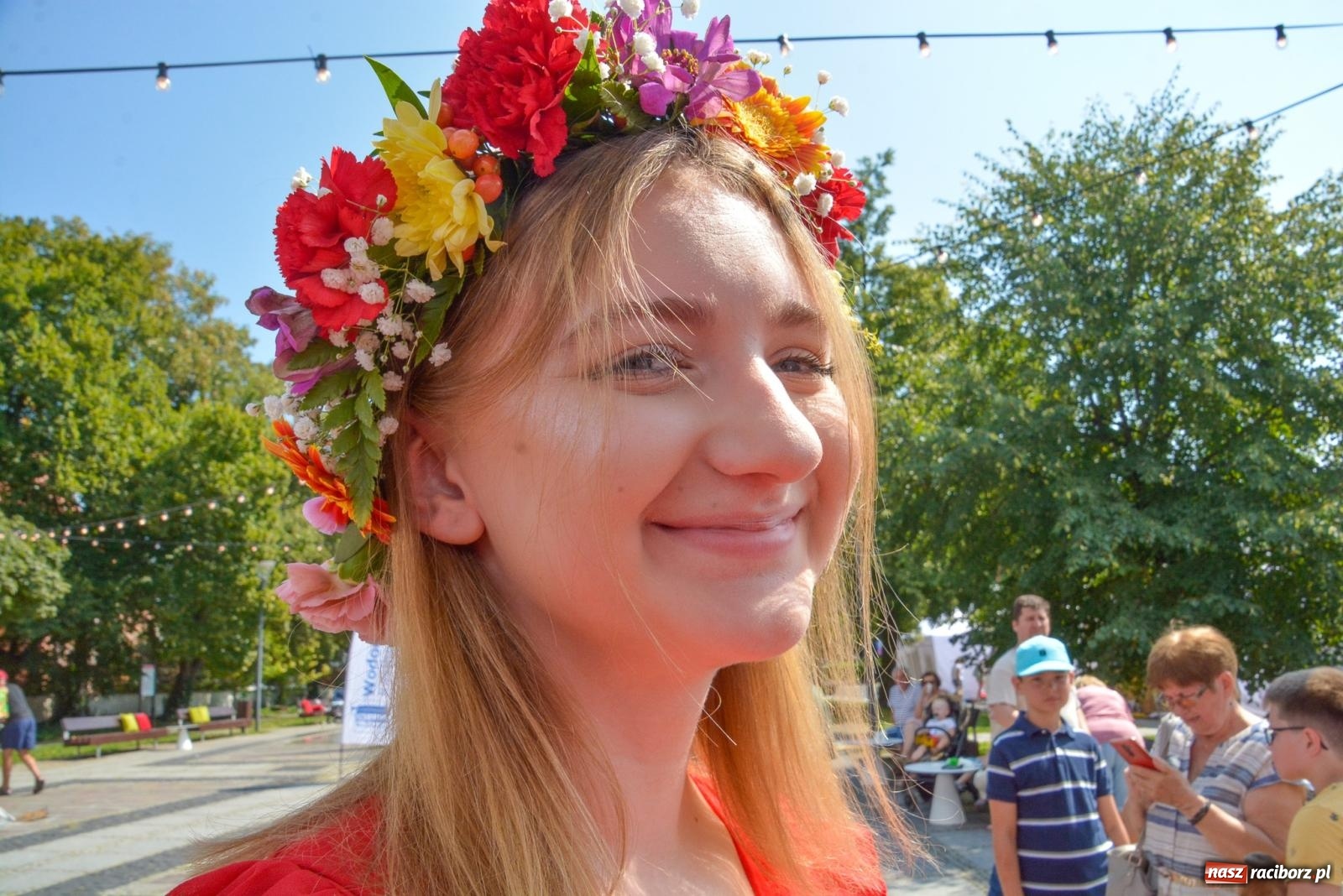 Zdjęcie w galerii na portalu naszraciborz.pl: Gramy i sadzimy. Festiwal Jabłonki Swawole w Raciborzu wiadomości z regionu