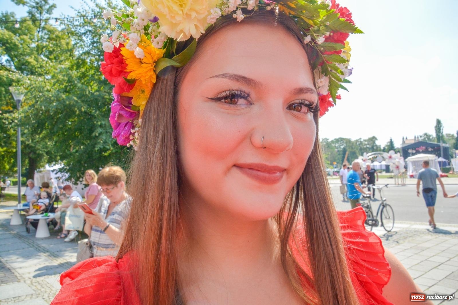 Zdjęcie w galerii na portalu naszraciborz.pl: Gramy i sadzimy. Festiwal Jabłonki Swawole w Raciborzu wiadomości z regionu