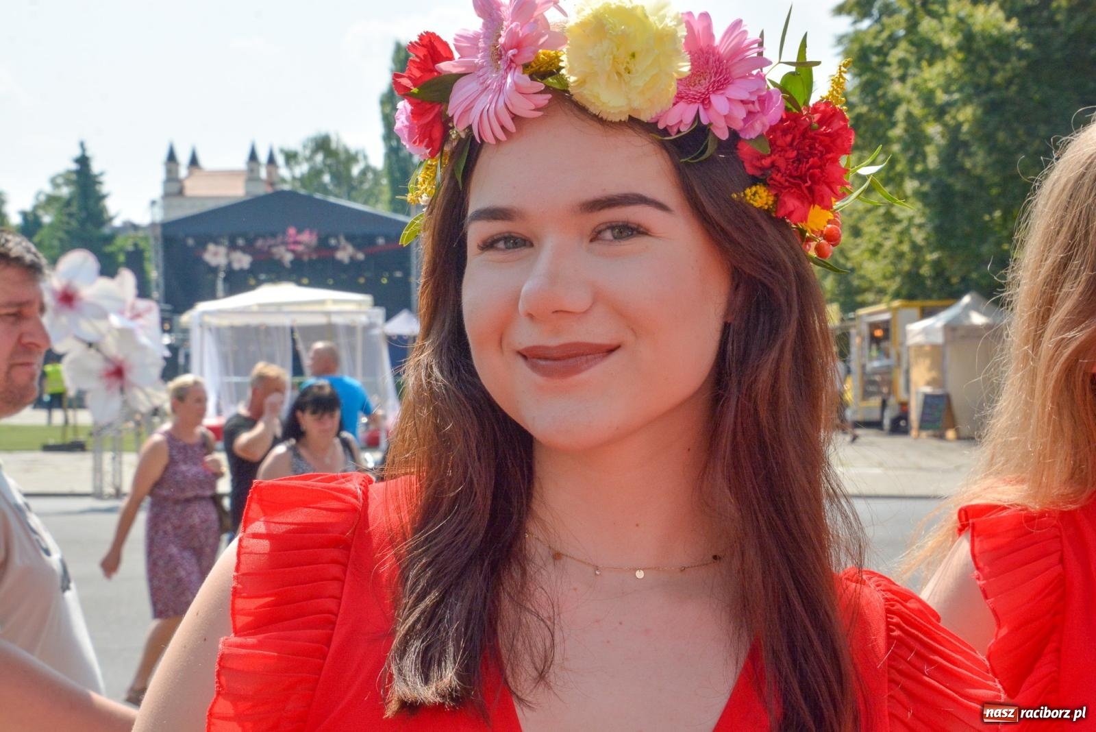 Zdjęcie w galerii na portalu naszraciborz.pl: Gramy i sadzimy. Festiwal Jabłonki Swawole w Raciborzu wiadomości z regionu