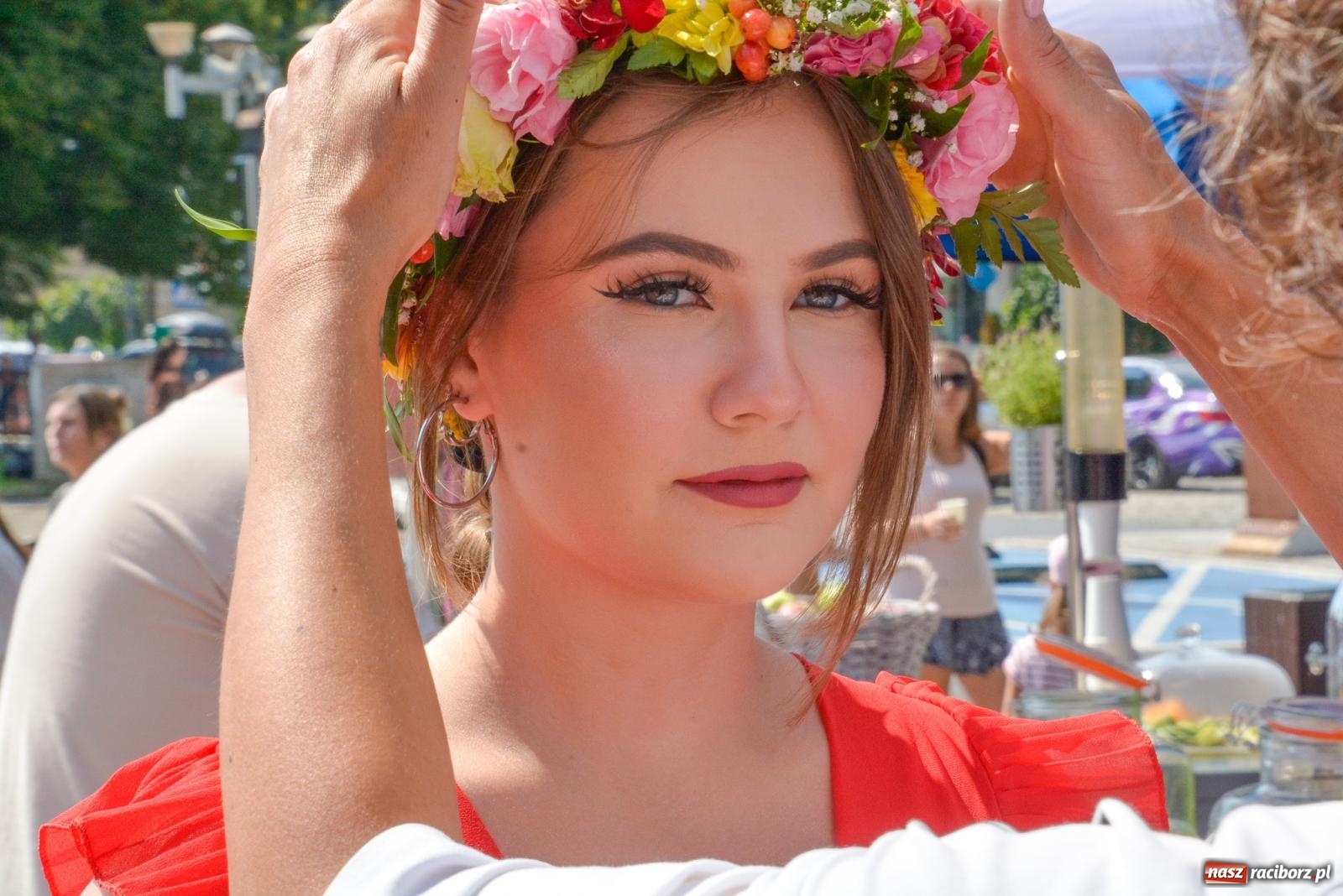 Zdjęcie w galerii na portalu naszraciborz.pl: Gramy i sadzimy. Festiwal Jabłonki Swawole w Raciborzu wiadomości z regionu