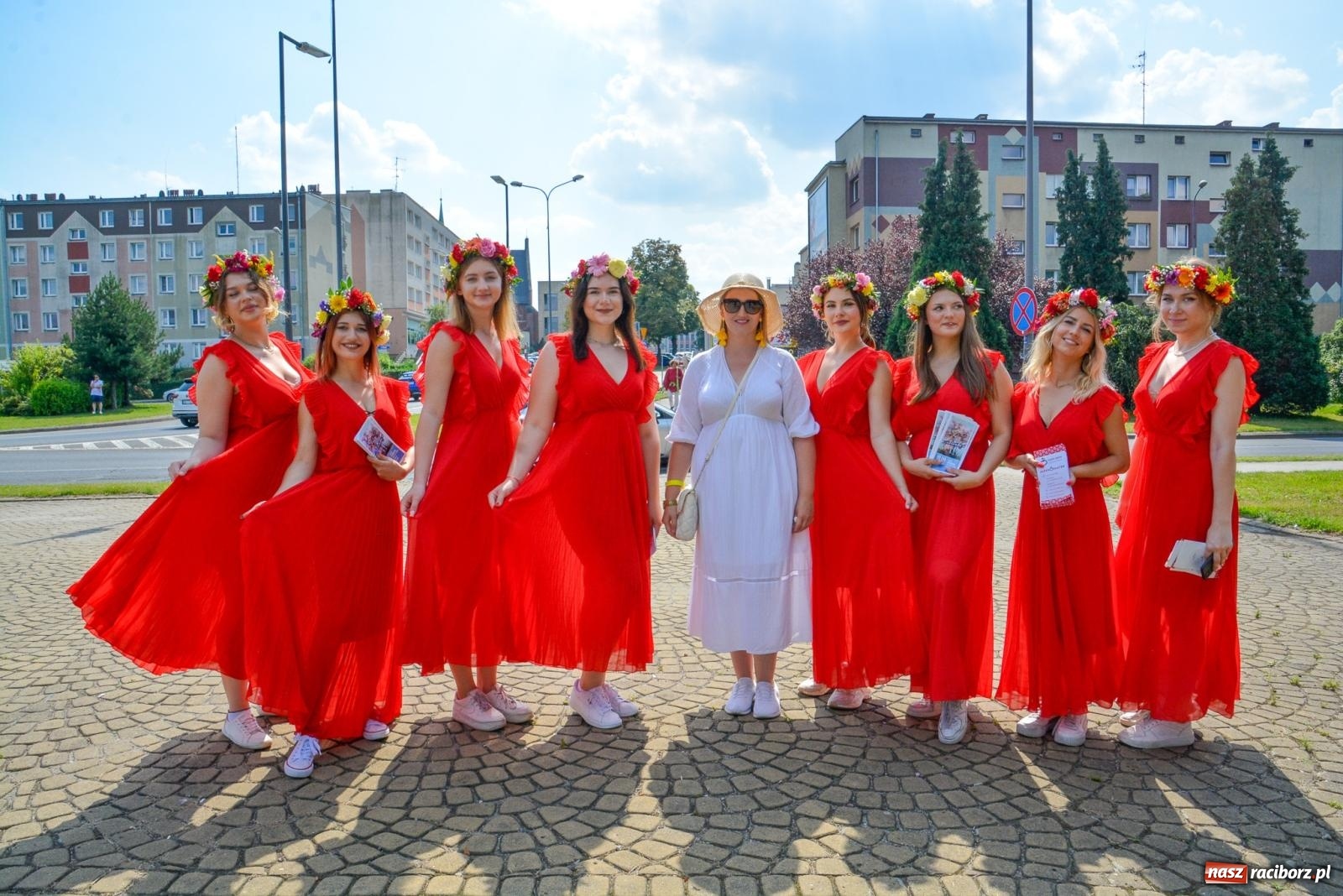 Zdjęcie w galerii na portalu naszraciborz.pl: Gramy i sadzimy. Festiwal Jabłonki Swawole w Raciborzu wiadomości z regionu