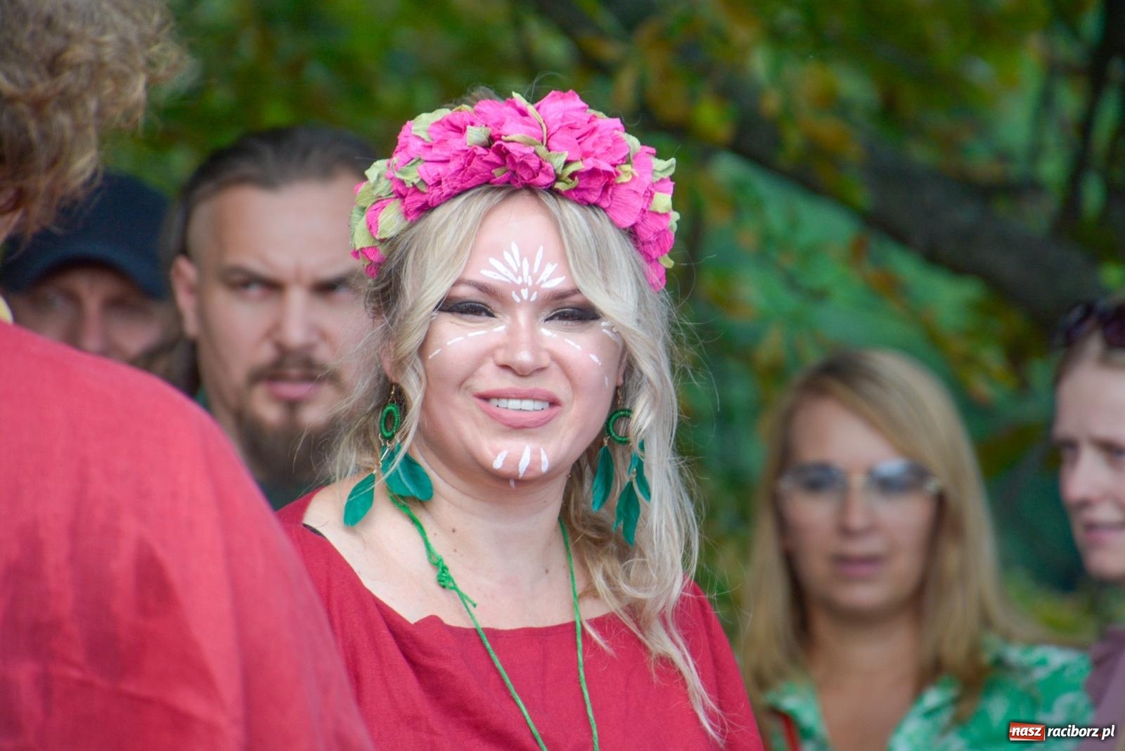 Zdjęcie w galerii na portalu naszraciborz.pl: Gramy i sadzimy. Festiwal Jabłonki Swawole w Raciborzu wiadomości z regionu