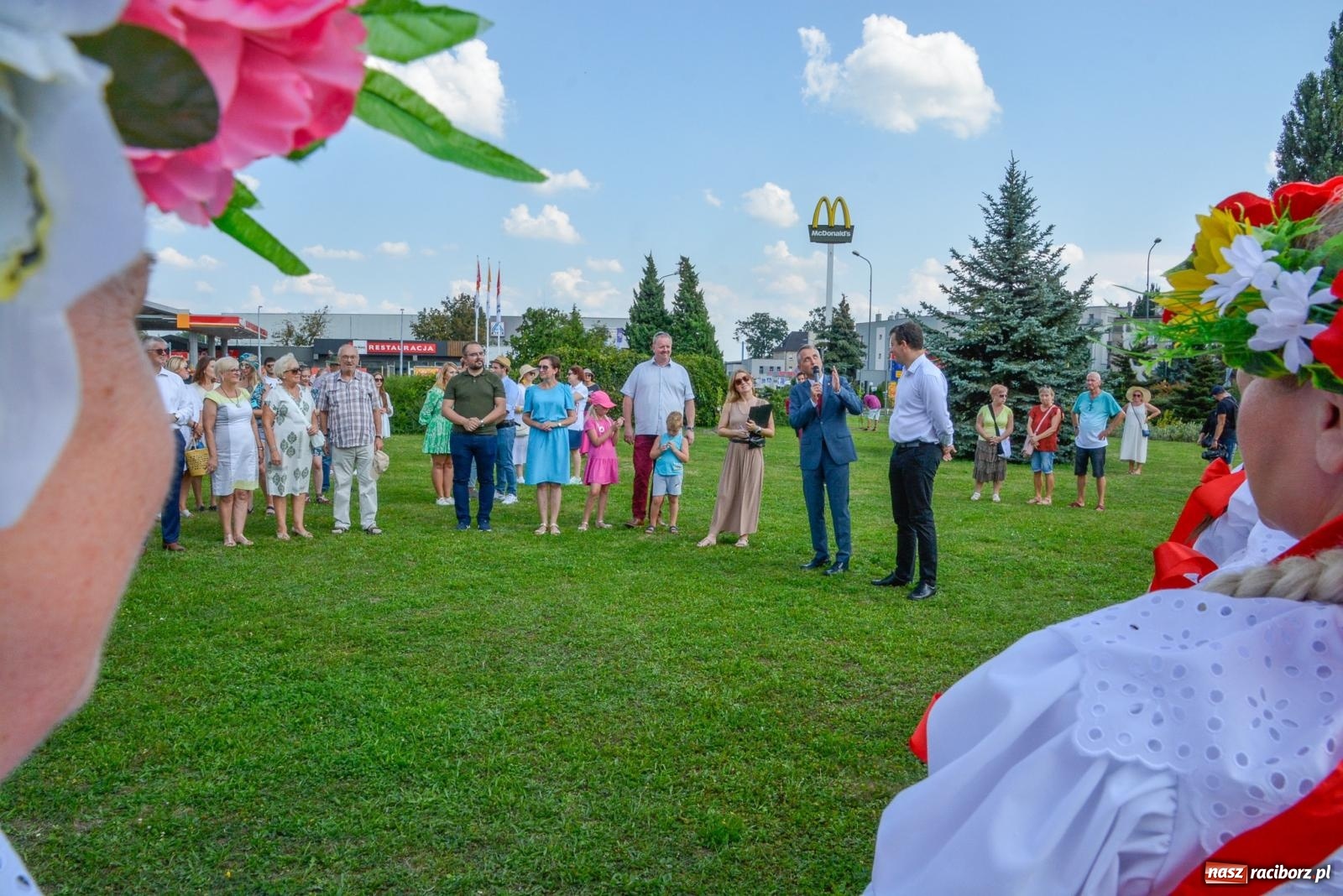 Zdjęcie w galerii na portalu naszraciborz.pl: Gramy i sadzimy. Festiwal Jabłonki Swawole w Raciborzu wiadomości z regionu