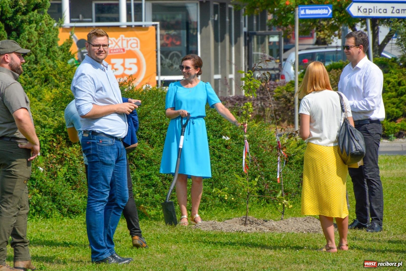 Zdjęcie w galerii na portalu naszraciborz.pl: Gramy i sadzimy. Festiwal Jabłonki Swawole w Raciborzu wiadomości z regionu