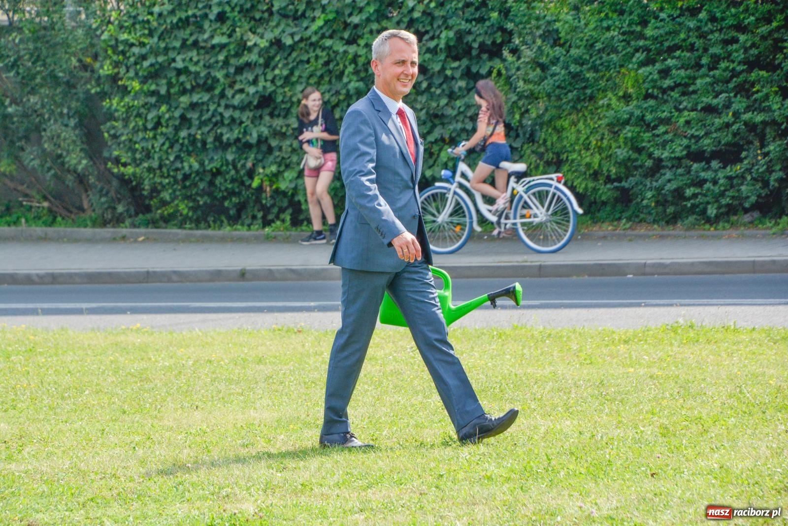 Zdjęcie w galerii na portalu naszraciborz.pl: Gramy i sadzimy. Festiwal Jabłonki Swawole w Raciborzu wiadomości z regionu