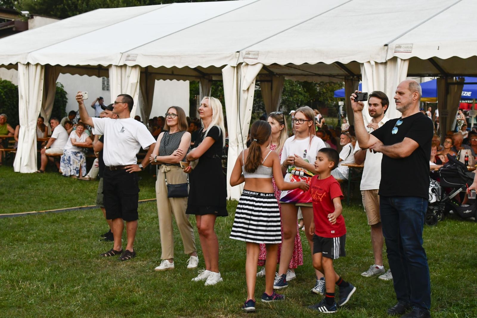 Zdjęcie w galerii na portalu naszraciborz.pl: Plejada gwiazd na festynie w Brzeziu [FOTO i WIDEO] wiadomości z regionu