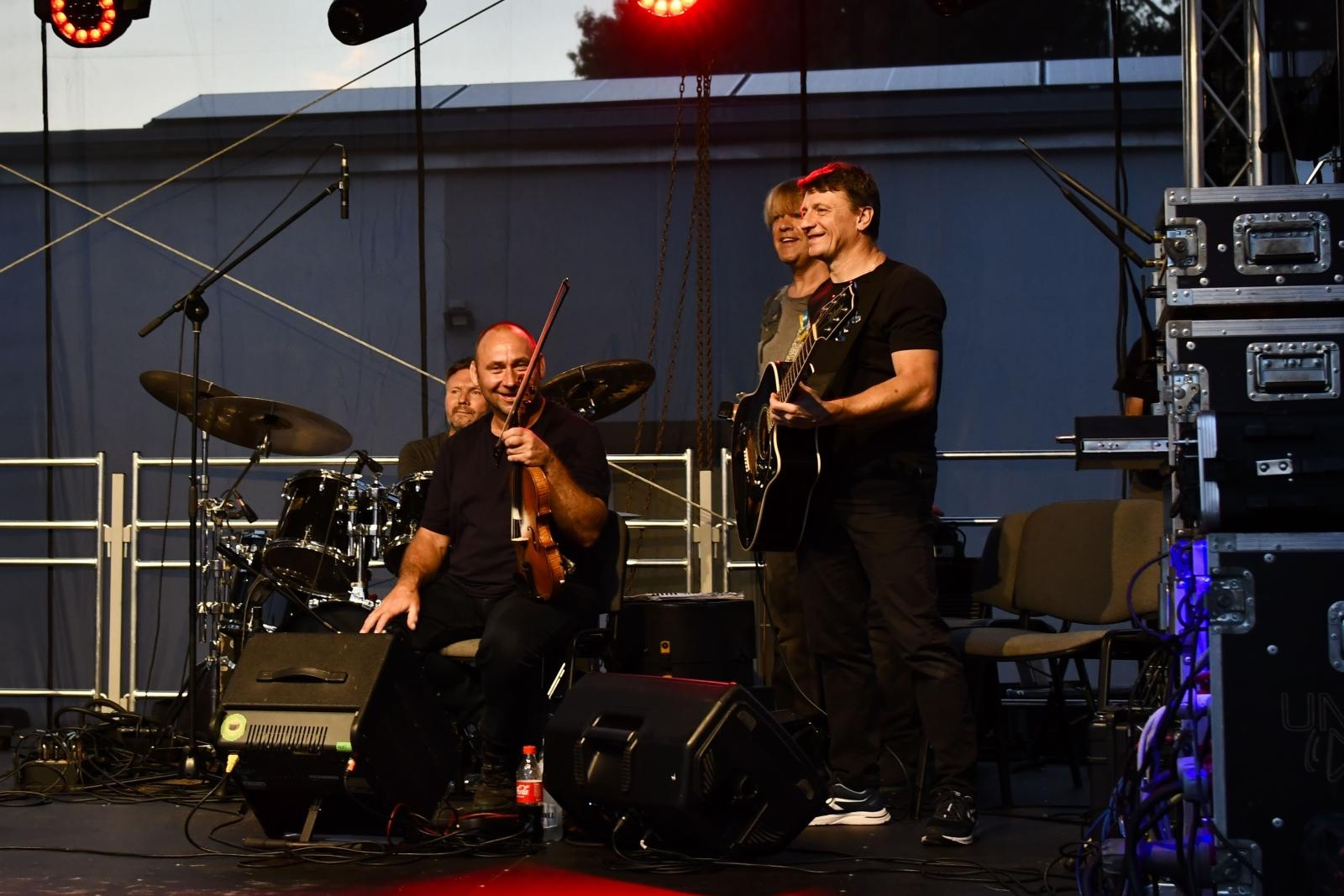 Zdjęcie w galerii na portalu naszraciborz.pl: Plejada gwiazd na festynie w Brzeziu [FOTO i WIDEO] wiadomości z regionu