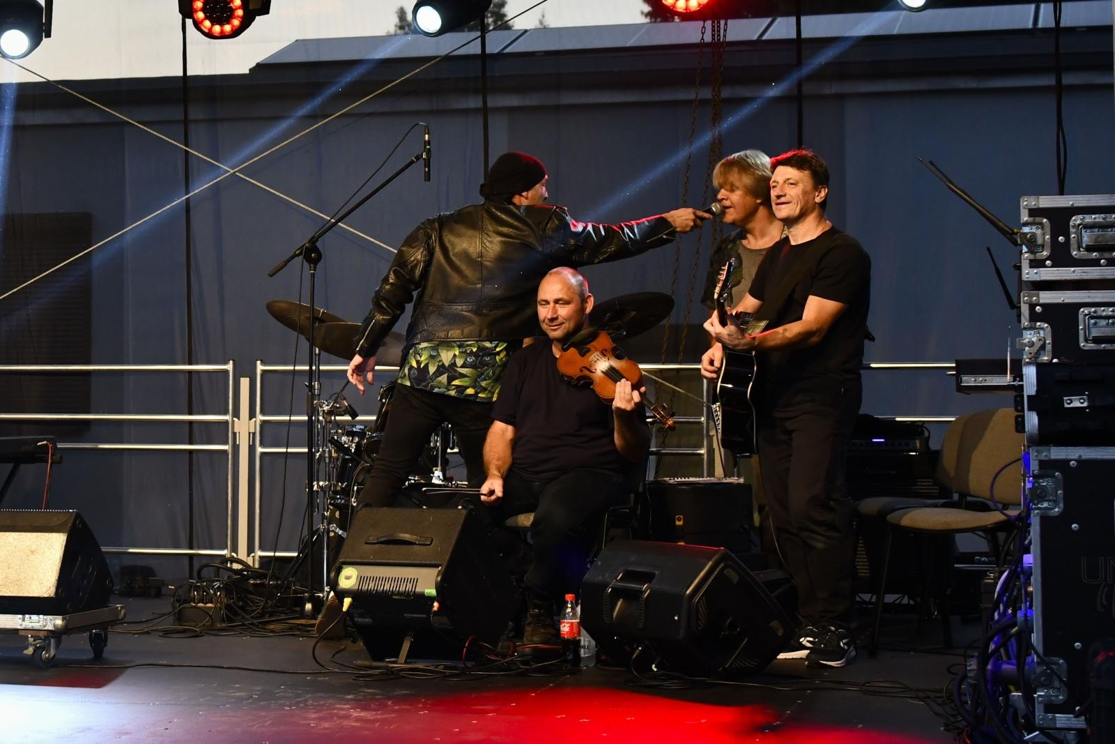 Zdjęcie w galerii na portalu naszraciborz.pl: Plejada gwiazd na festynie w Brzeziu [FOTO i WIDEO] wiadomości z regionu