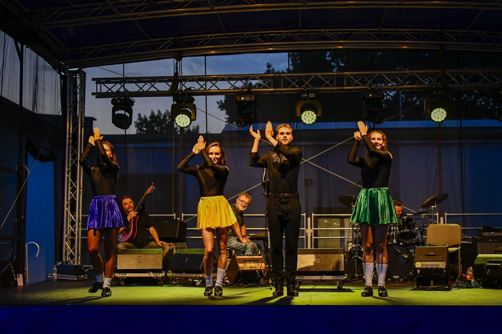 Zdjęcie w galerii na portalu naszraciborz.pl: Plejada gwiazd na festynie w Brzeziu [FOTO i WIDEO] wiadomości z regionu