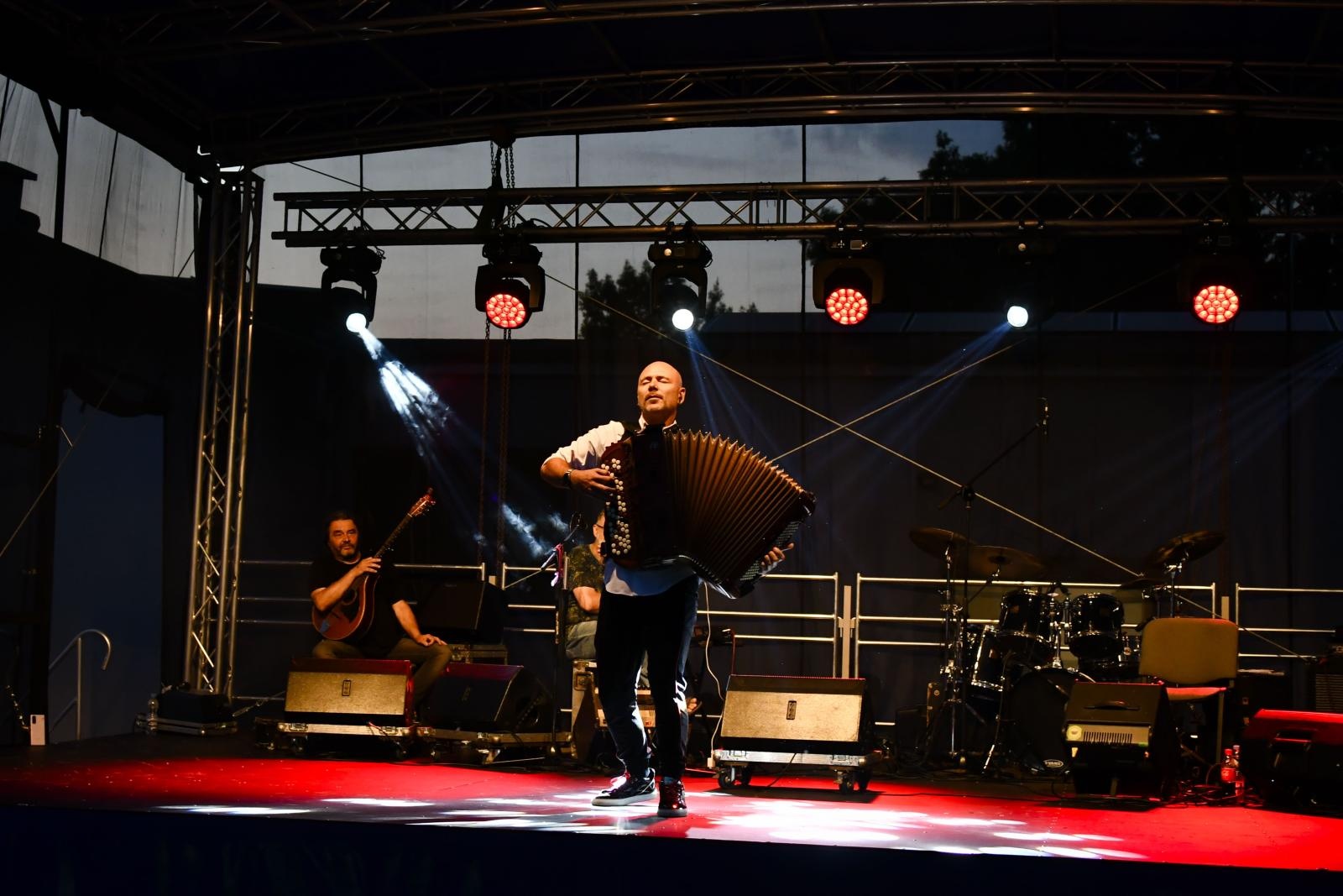 Zdjęcie w galerii na portalu naszraciborz.pl: Plejada gwiazd na festynie w Brzeziu [FOTO i WIDEO] wiadomości z regionu