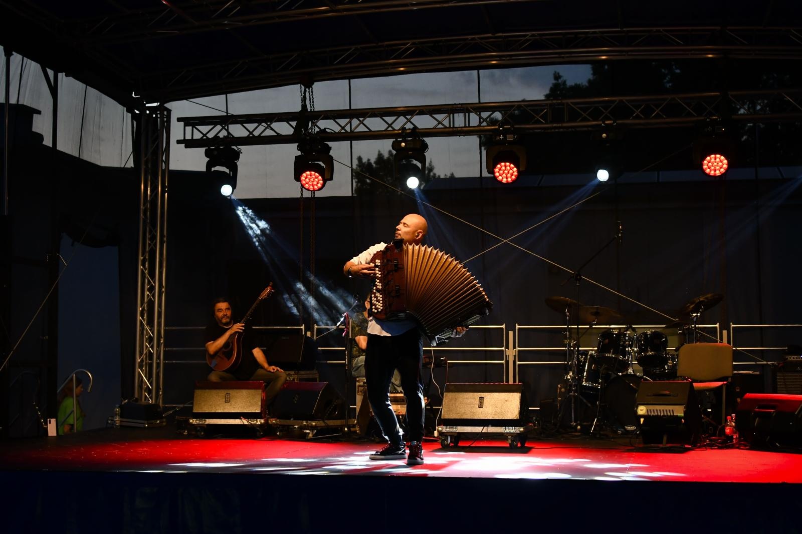 Zdjęcie w galerii na portalu naszraciborz.pl: Plejada gwiazd na festynie w Brzeziu [FOTO i WIDEO] wiadomości z regionu