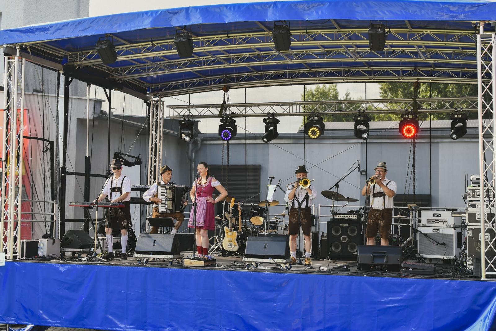 Zdjęcie w galerii na portalu naszraciborz.pl: Plejada gwiazd na festynie w Brzeziu [FOTO i WIDEO] wiadomości z regionu