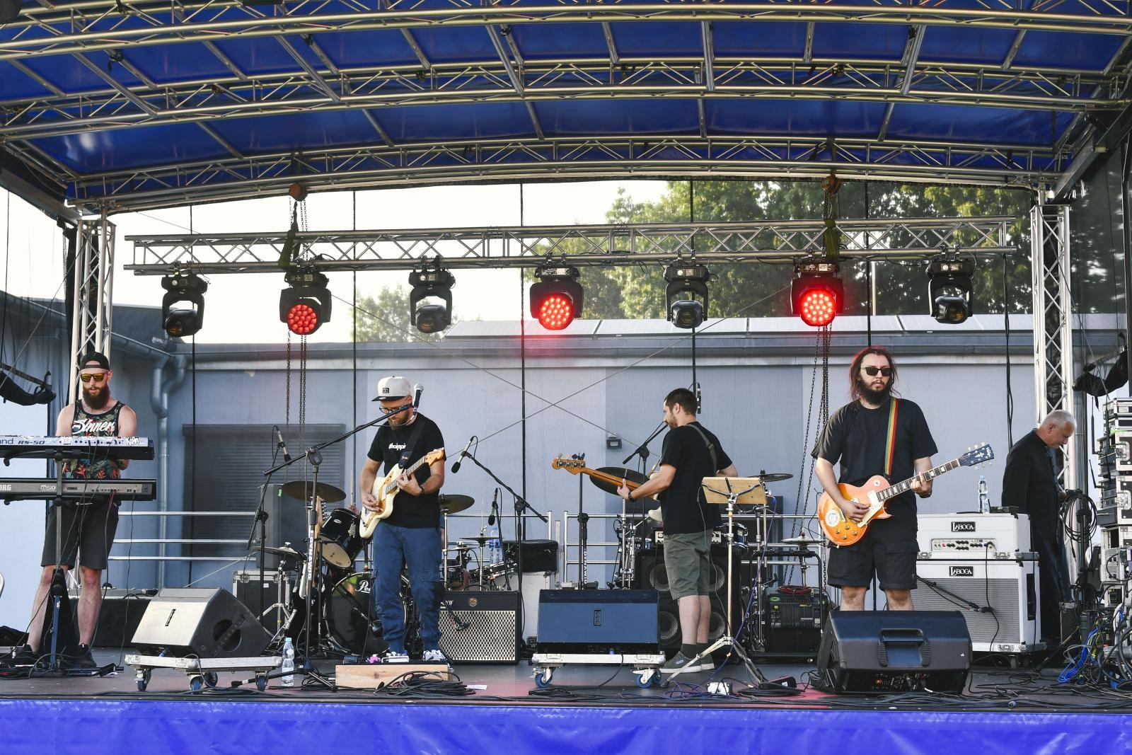 Zdjęcie w galerii na portalu naszraciborz.pl: Plejada gwiazd na festynie w Brzeziu [FOTO i WIDEO] wiadomości z regionu