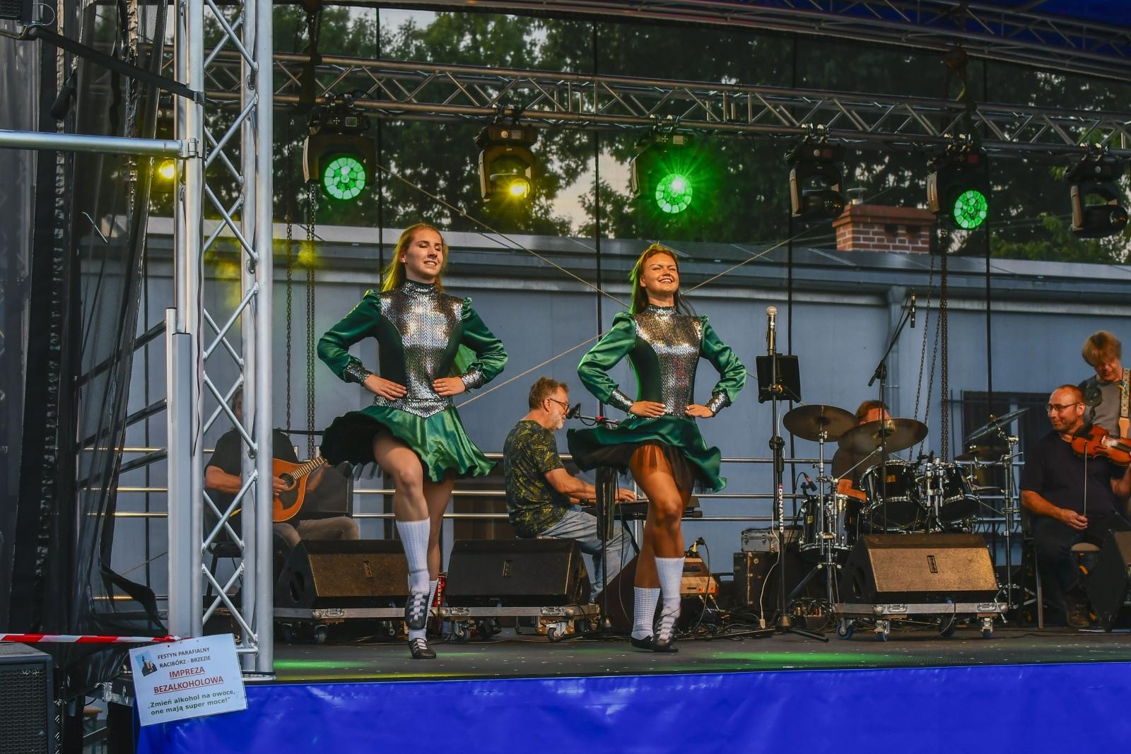 Zdjęcie w galerii na portalu naszraciborz.pl: Plejada gwiazd na festynie w Brzeziu [FOTO i WIDEO] wiadomości z regionu