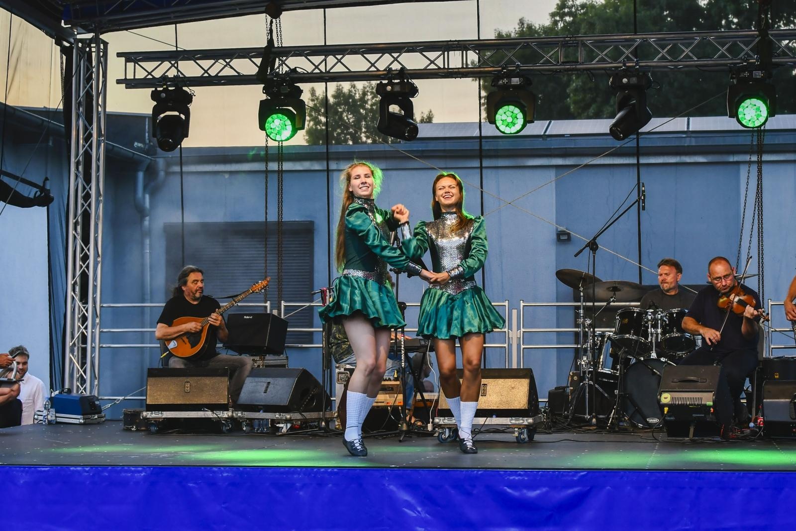 Zdjęcie w galerii na portalu naszraciborz.pl: Plejada gwiazd na festynie w Brzeziu [FOTO i WIDEO] wiadomości z regionu