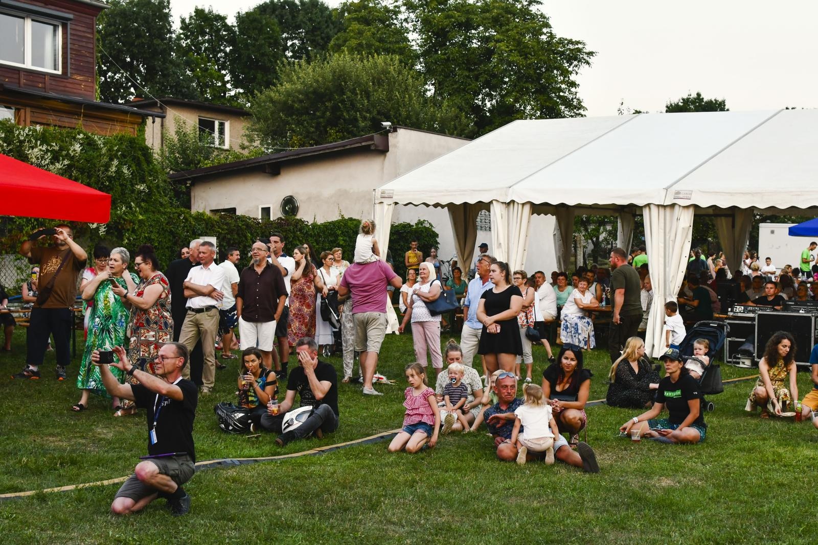 Zdjęcie w galerii na portalu naszraciborz.pl: Plejada gwiazd na festynie w Brzeziu [FOTO i WIDEO] wiadomości z regionu