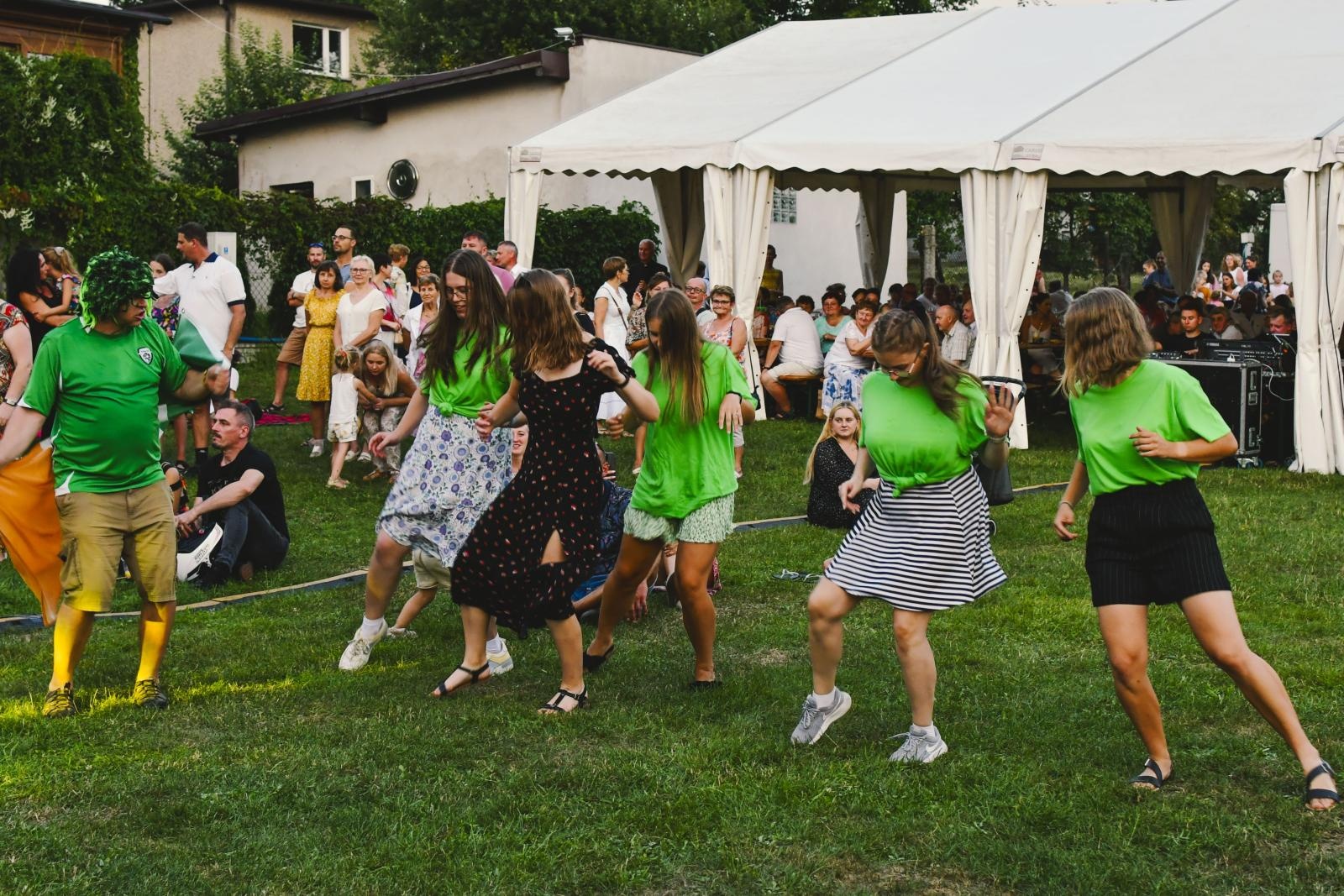 Zdjęcie w galerii na portalu naszraciborz.pl: Plejada gwiazd na festynie w Brzeziu [FOTO i WIDEO] wiadomości z regionu