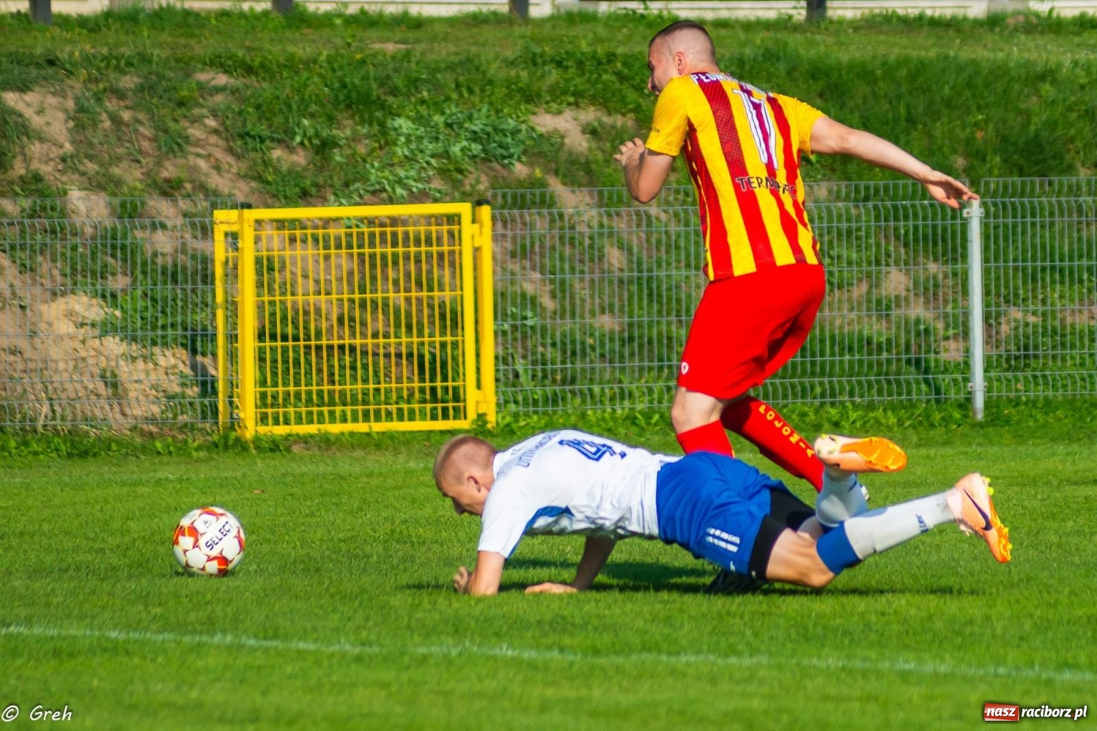 Zdjęcie w galerii na portalu naszraciborz.pl: Płomień z Połomi pochłonął Racibórz. Kolejny mecz Unii bez punktów [FOTO] wiadomości z regionu