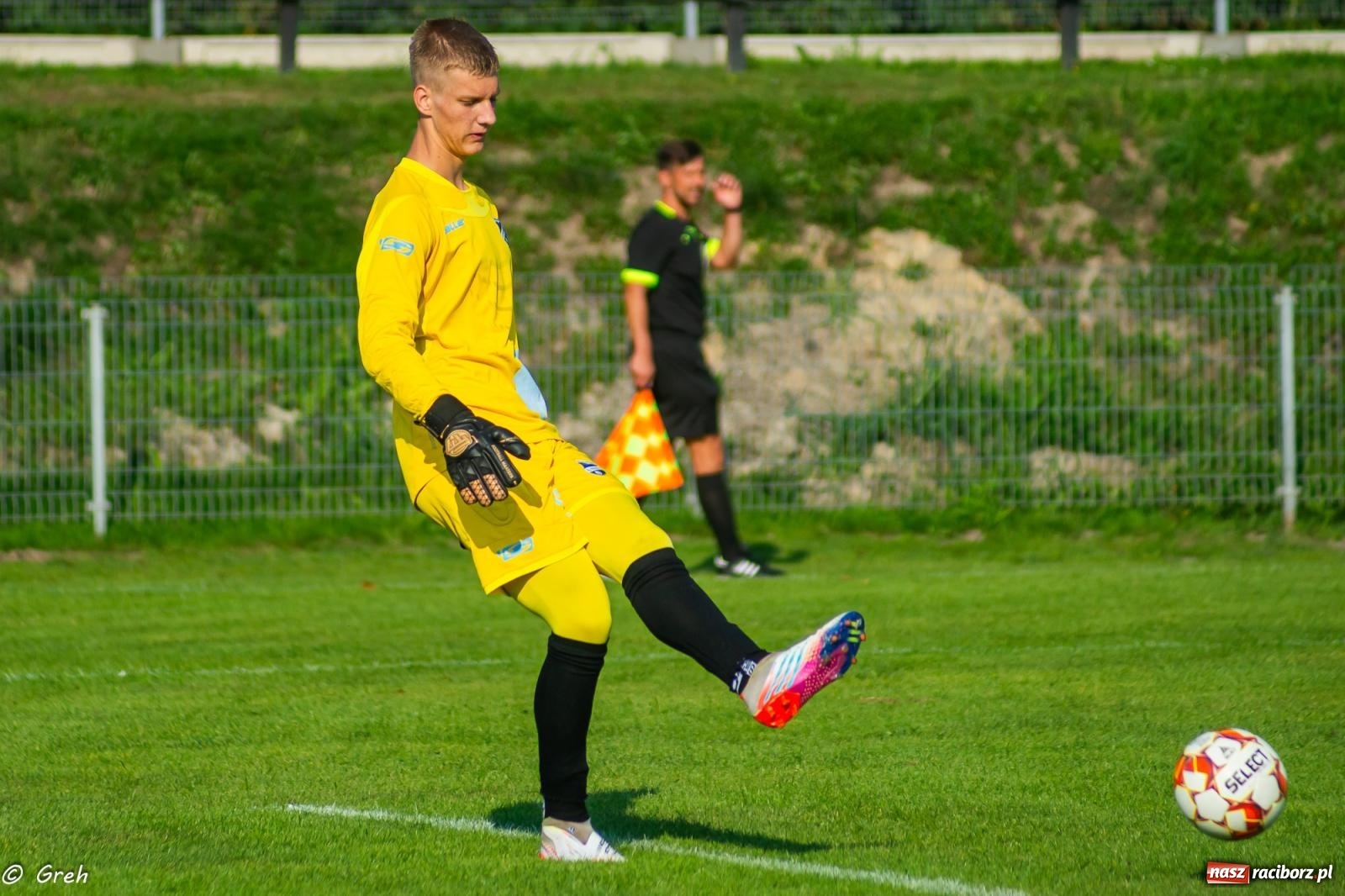 Zdjęcie w galerii na portalu naszraciborz.pl: Płomień z Połomi pochłonął Racibórz. Kolejny mecz Unii bez punktów [FOTO] wiadomości z regionu