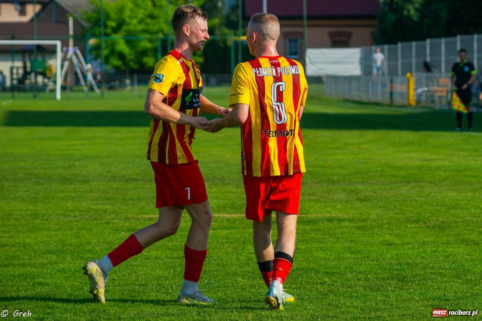 Zdjęcie w galerii na portalu naszraciborz.pl: Płomień z Połomi pochłonął Racibórz. Kolejny mecz Unii bez punktów [FOTO] wiadomości z regionu