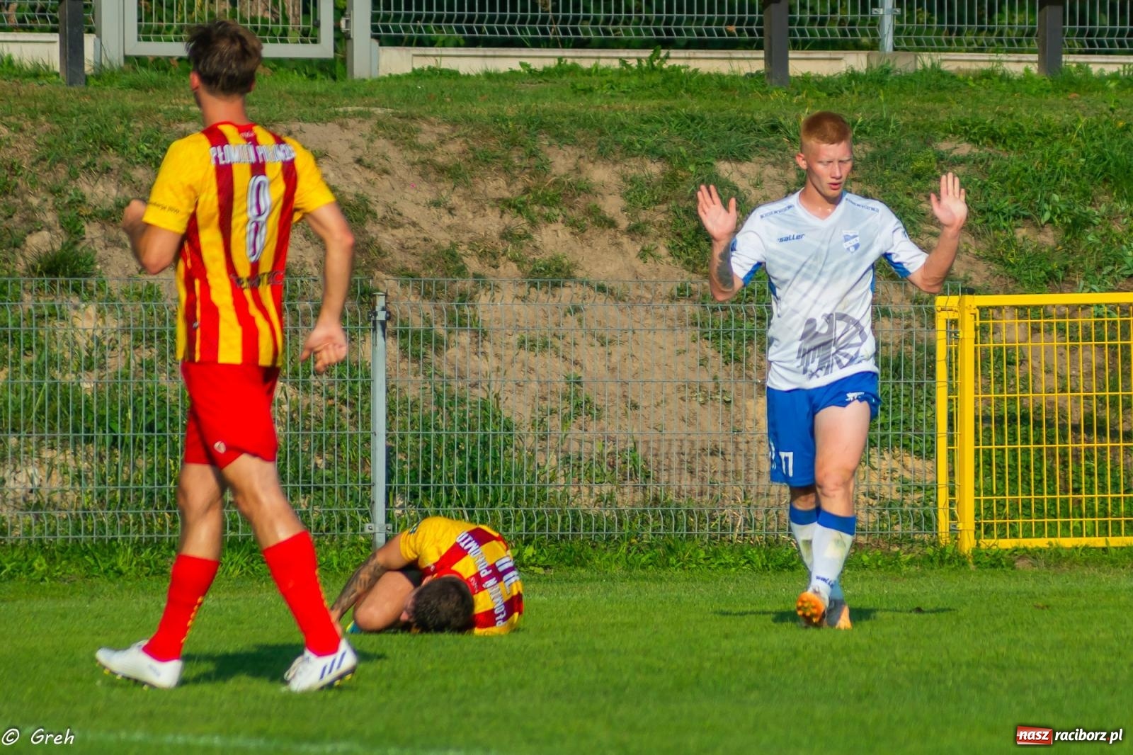 Zdjęcie w galerii na portalu naszraciborz.pl: Płomień z Połomi pochłonął Racibórz. Kolejny mecz Unii bez punktów [FOTO] wiadomości z regionu