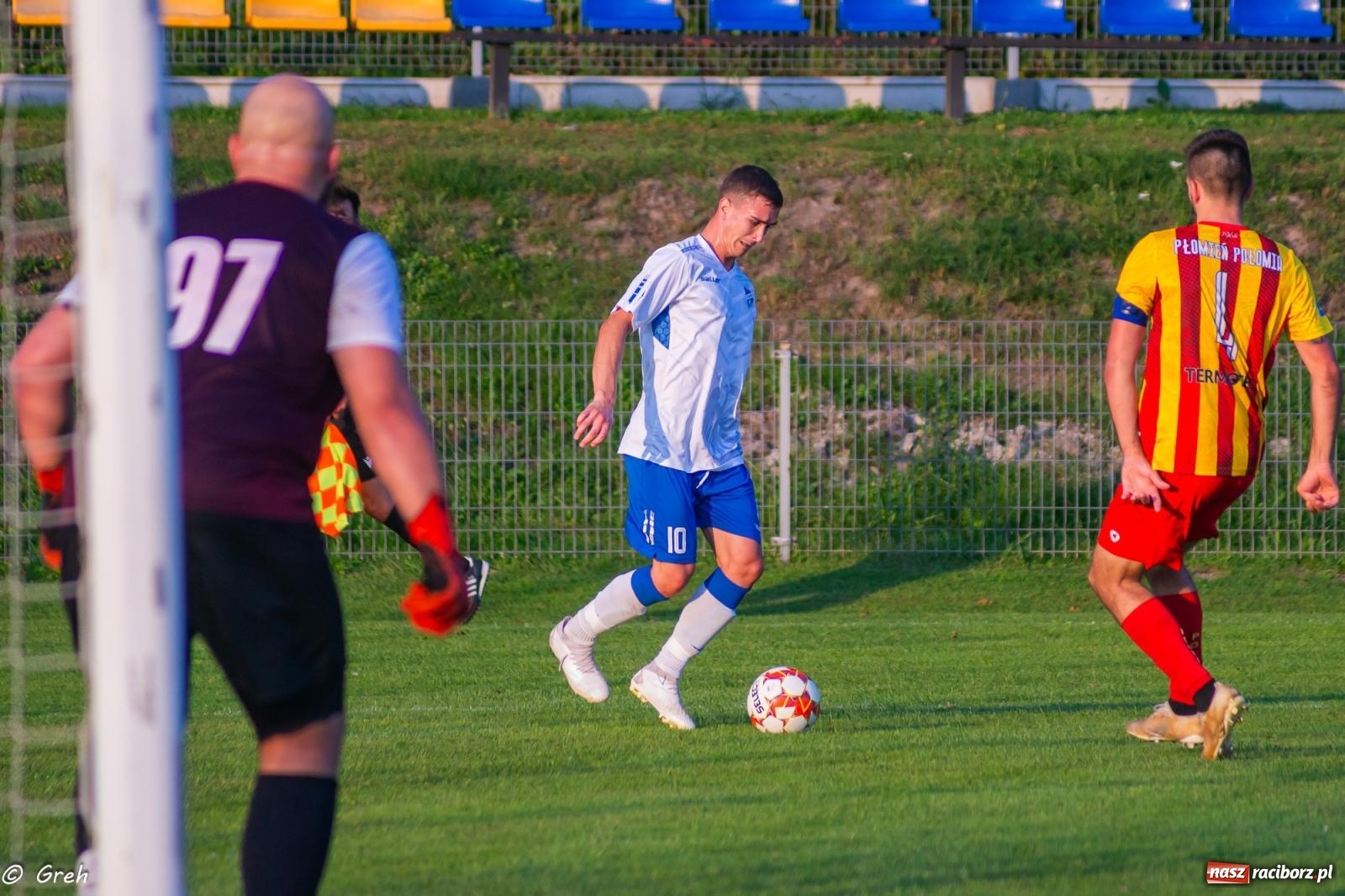 Zdjęcie w galerii na portalu naszraciborz.pl: Płomień z Połomi pochłonął Racibórz. Kolejny mecz Unii bez punktów [FOTO] wiadomości z regionu