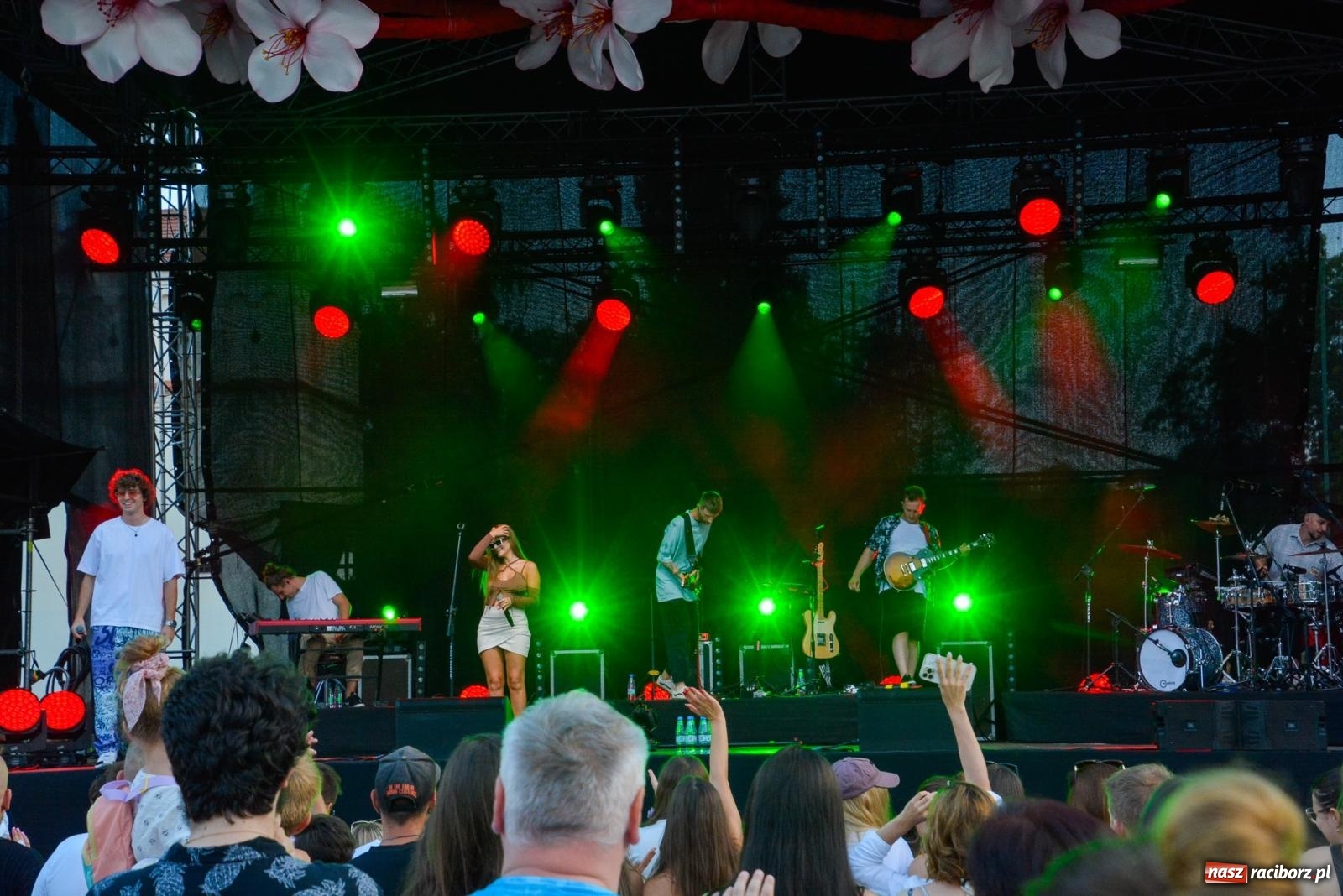 Zdjęcie w galerii na portalu naszraciborz.pl: Malvva, Miętha i jabłonkowe miasteczko [FOTO i WIDEO] wiadomości z regionu