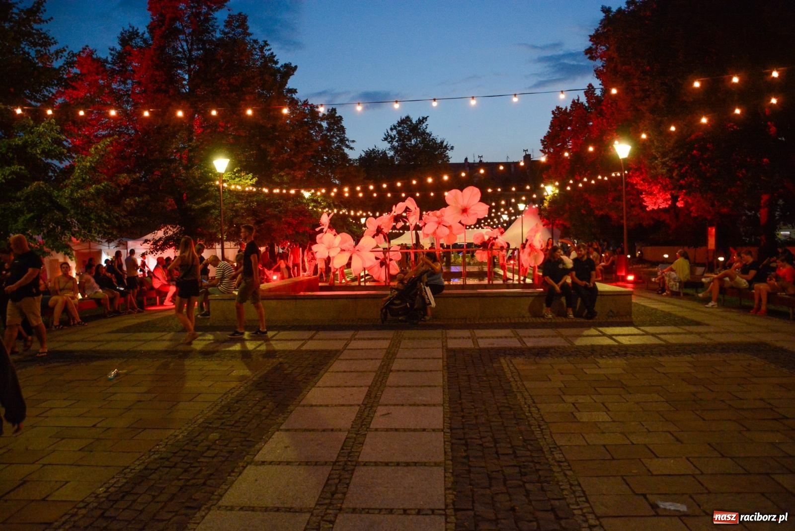 Zdjęcie w galerii na portalu naszraciborz.pl: Malvva, Miętha i jabłonkowe miasteczko [FOTO i WIDEO] wiadomości z regionu