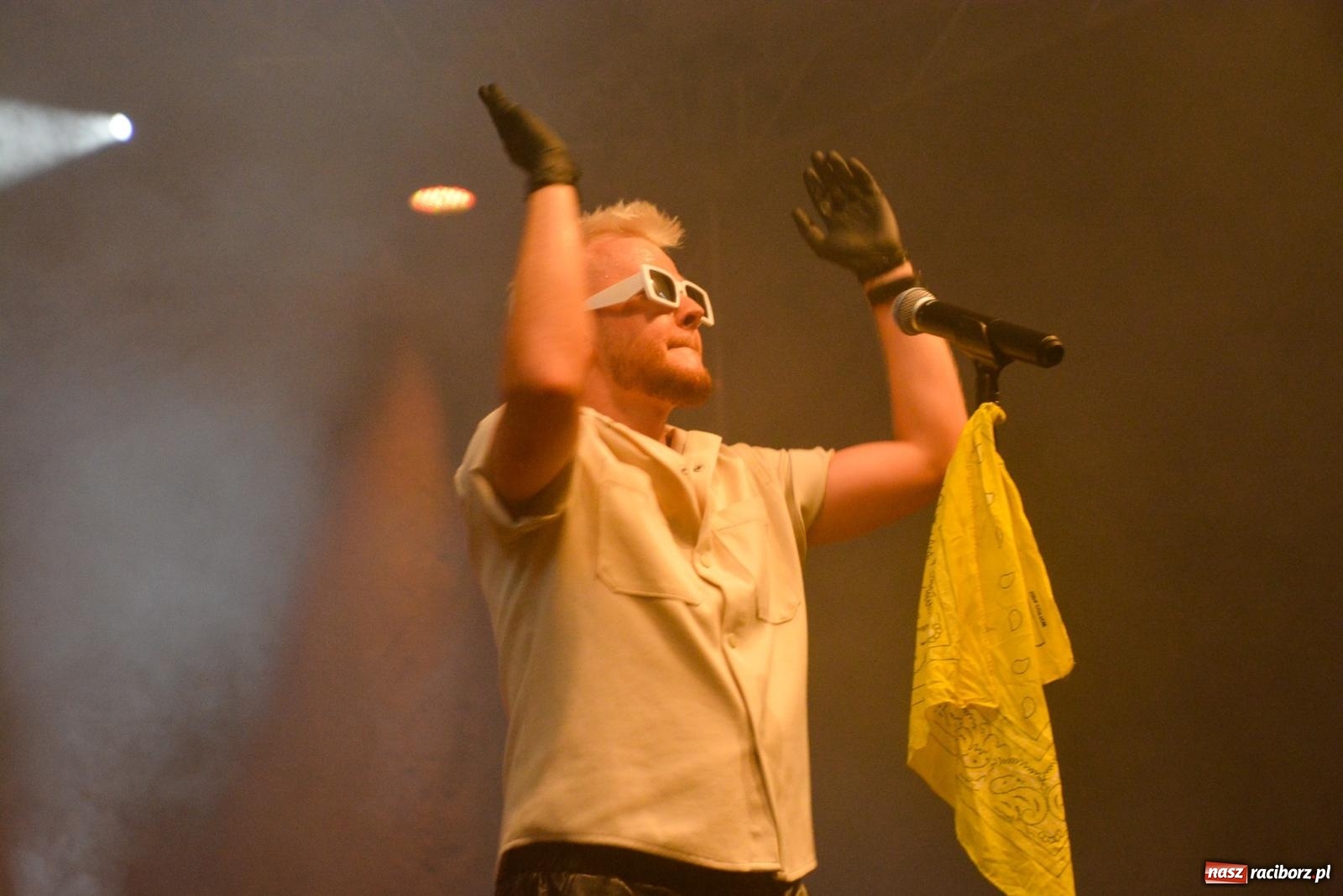 Zdjęcie w galerii na portalu naszraciborz.pl: B.R.O zapełnił nocą zamkowy dziedziniec [FOTO i WIDEO] wiadomości z regionu