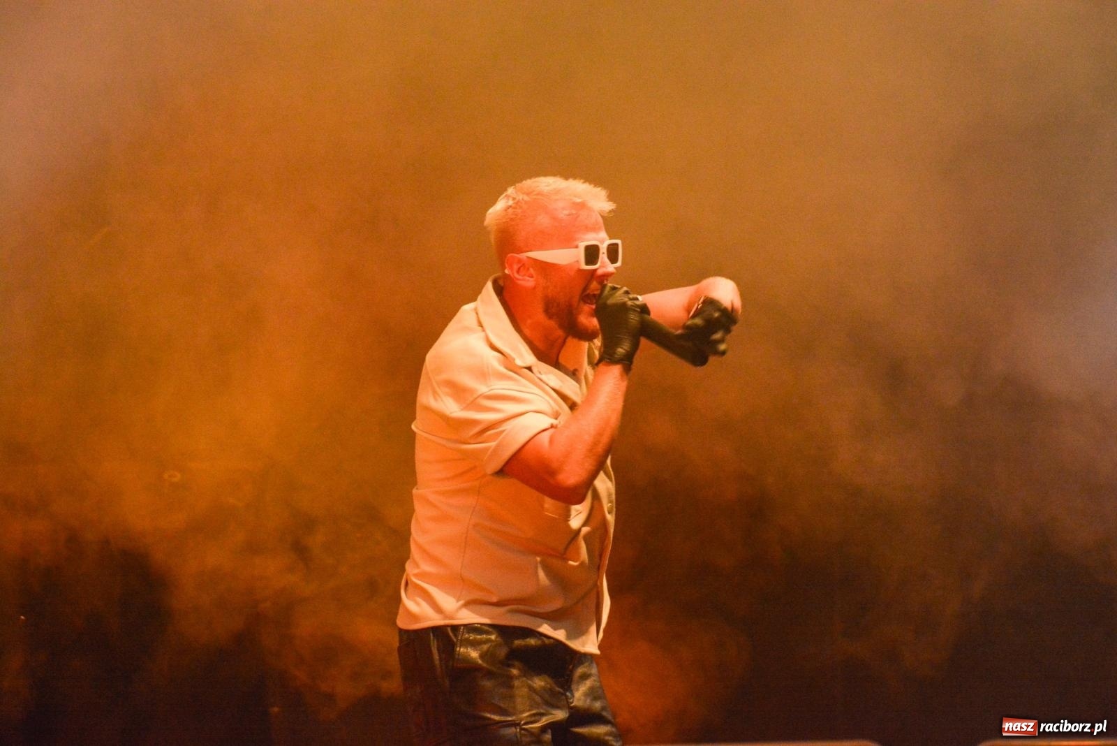 Zdjęcie w galerii na portalu naszraciborz.pl: B.R.O zapełnił nocą zamkowy dziedziniec [FOTO i WIDEO] wiadomości z regionu