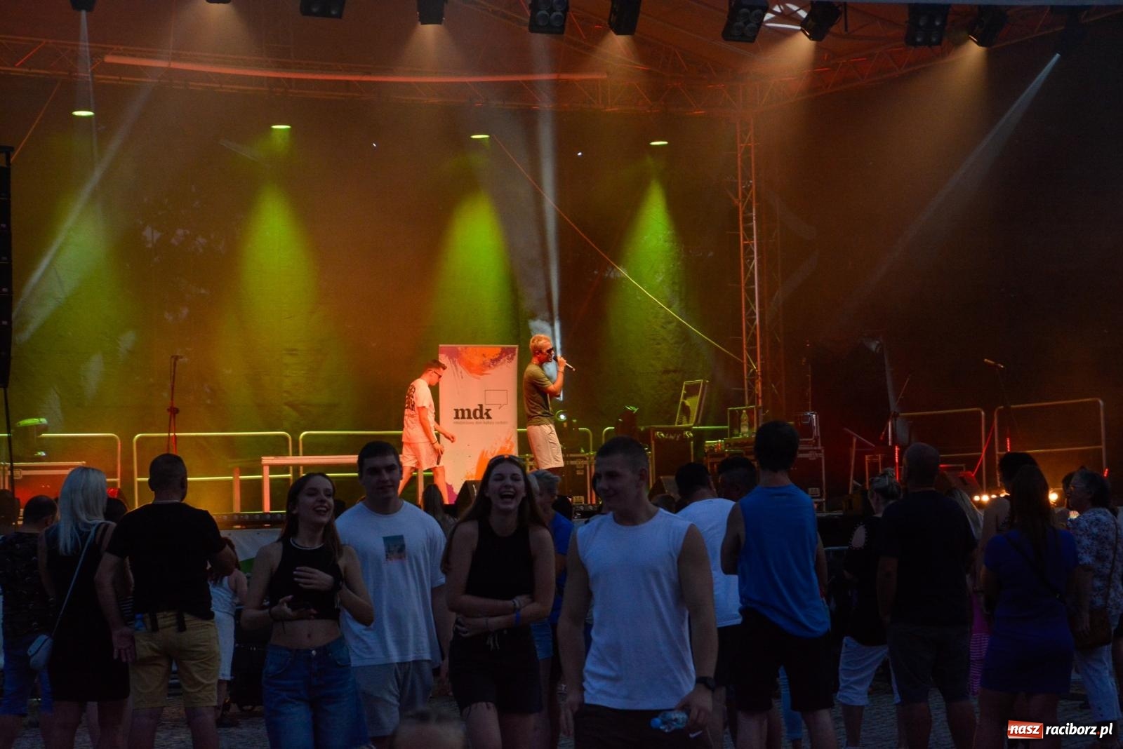 Zdjęcie w galerii na portalu naszraciborz.pl: B.R.O zapełnił nocą zamkowy dziedziniec [FOTO i WIDEO] wiadomości z regionu