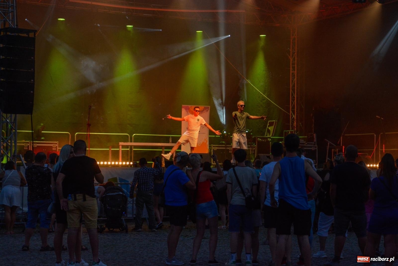 Zdjęcie w galerii na portalu naszraciborz.pl: B.R.O zapełnił nocą zamkowy dziedziniec [FOTO i WIDEO] wiadomości z regionu