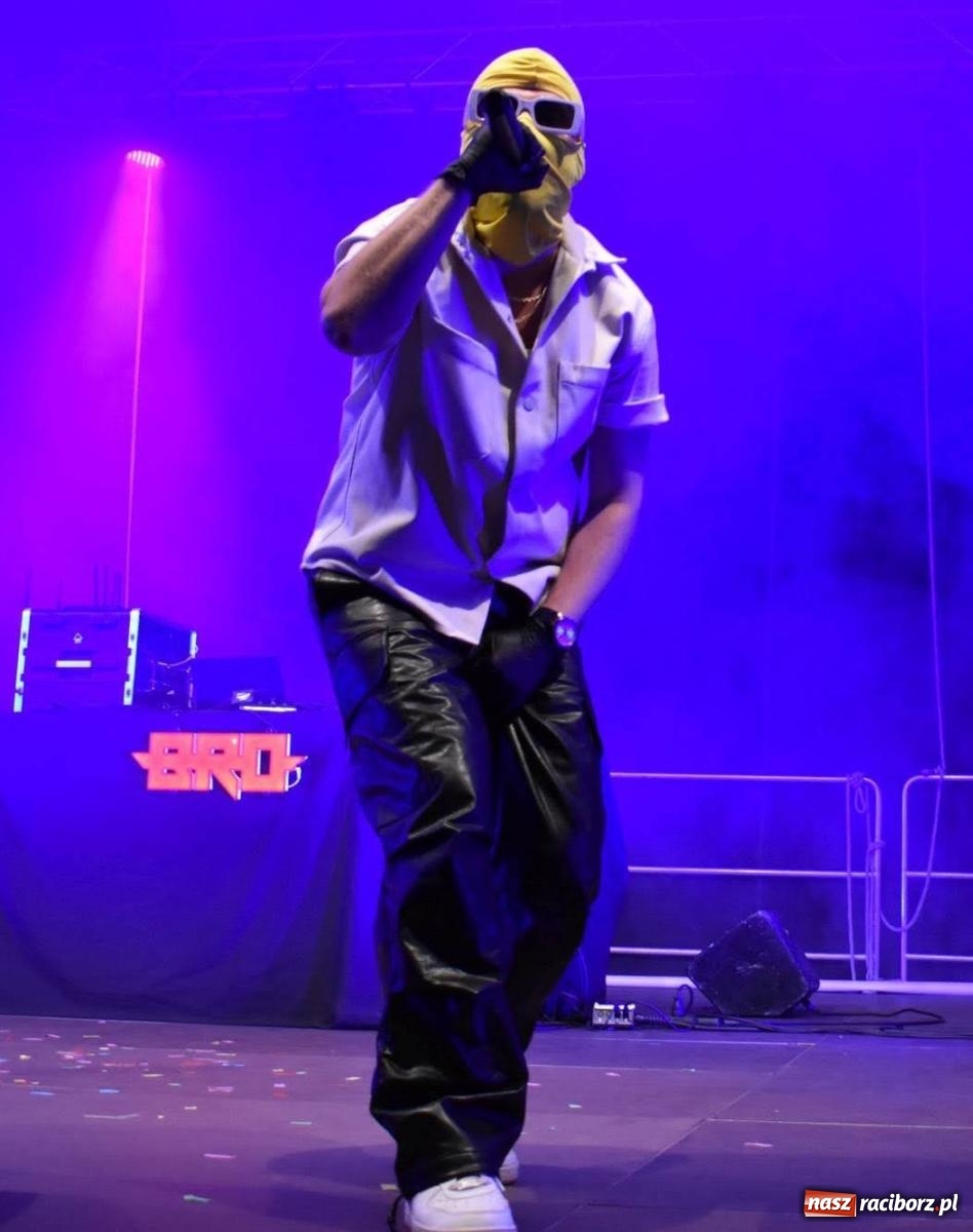 Zdjęcie w galerii na portalu naszraciborz.pl: B.R.O zapełnił nocą zamkowy dziedziniec [FOTO i WIDEO] wiadomości z regionu