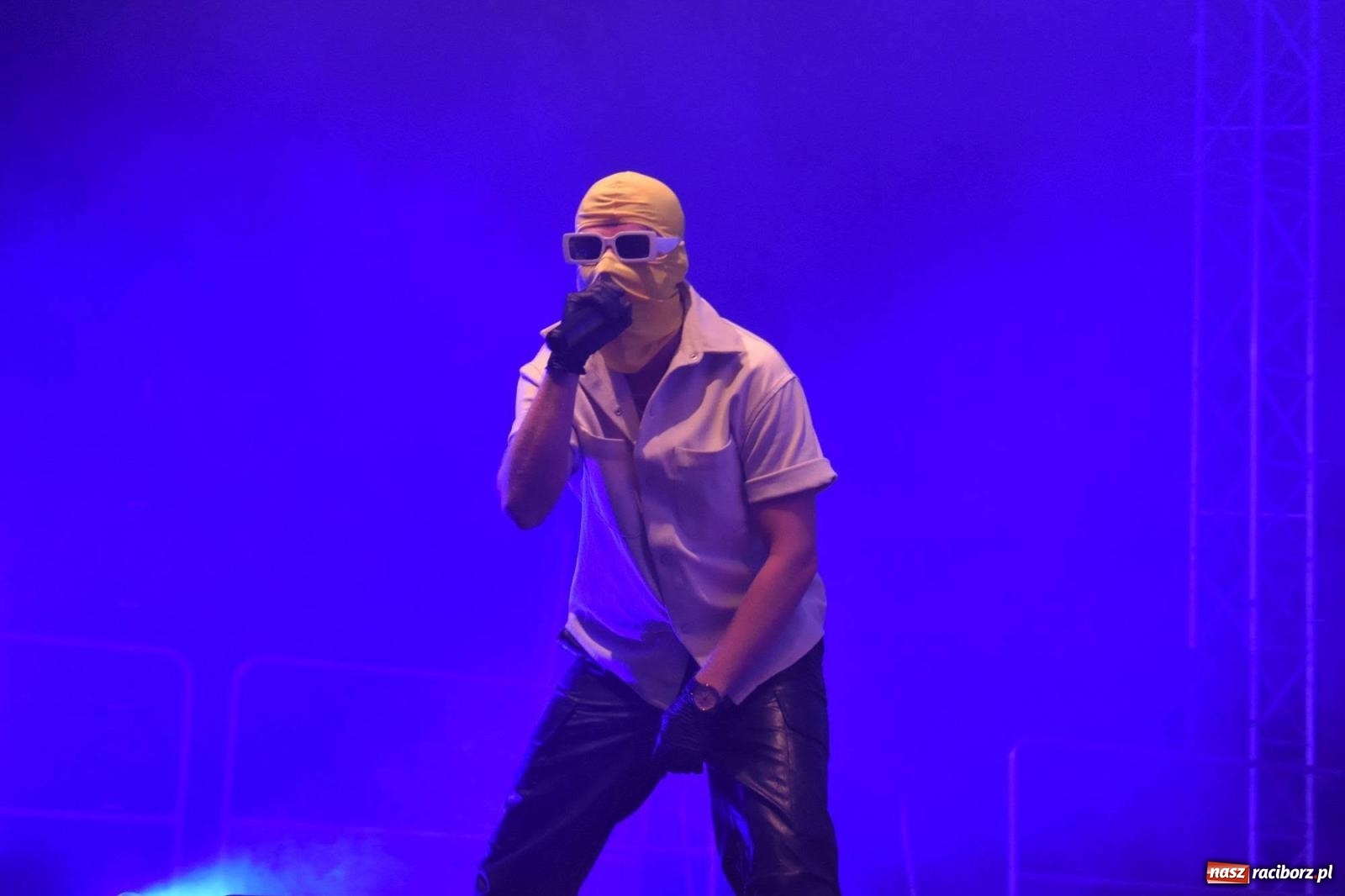 Zdjęcie w galerii na portalu naszraciborz.pl: B.R.O zapełnił nocą zamkowy dziedziniec [FOTO i WIDEO] wiadomości z regionu