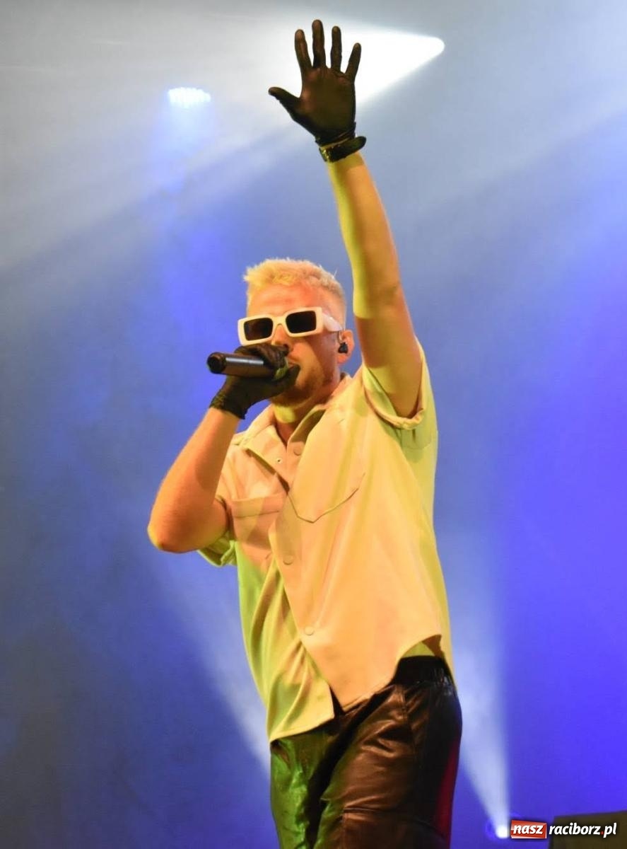 Zdjęcie w galerii na portalu naszraciborz.pl: B.R.O zapełnił nocą zamkowy dziedziniec [FOTO i WIDEO] wiadomości z regionu