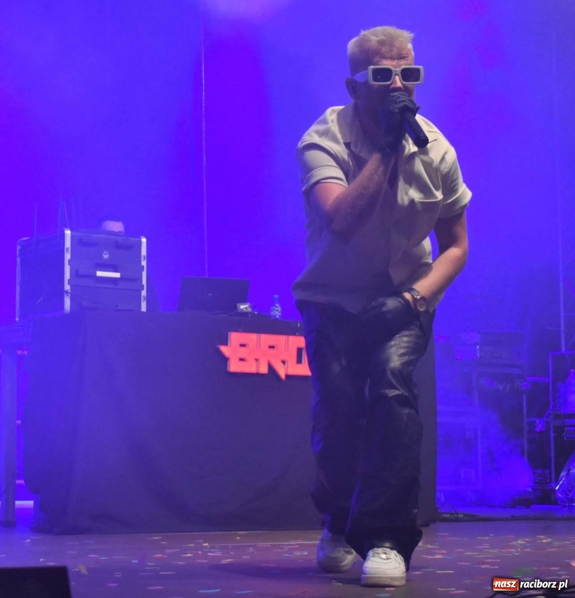 Zdjęcie w galerii na portalu naszraciborz.pl: B.R.O zapełnił nocą zamkowy dziedziniec [FOTO i WIDEO] wiadomości z regionu