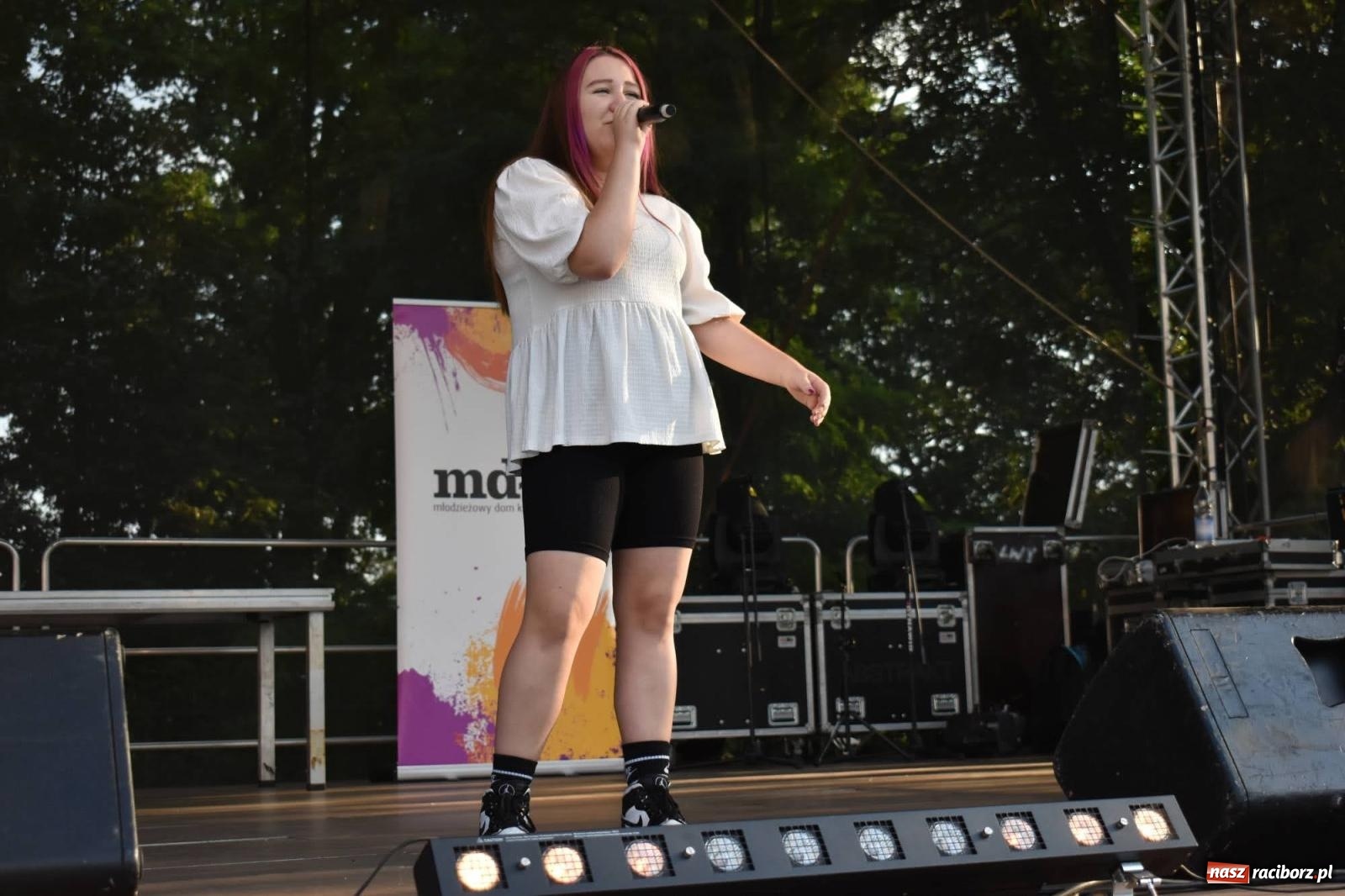 Zdjęcie w galerii na portalu naszraciborz.pl: B.R.O zapełnił nocą zamkowy dziedziniec [FOTO i WIDEO] wiadomości z regionu