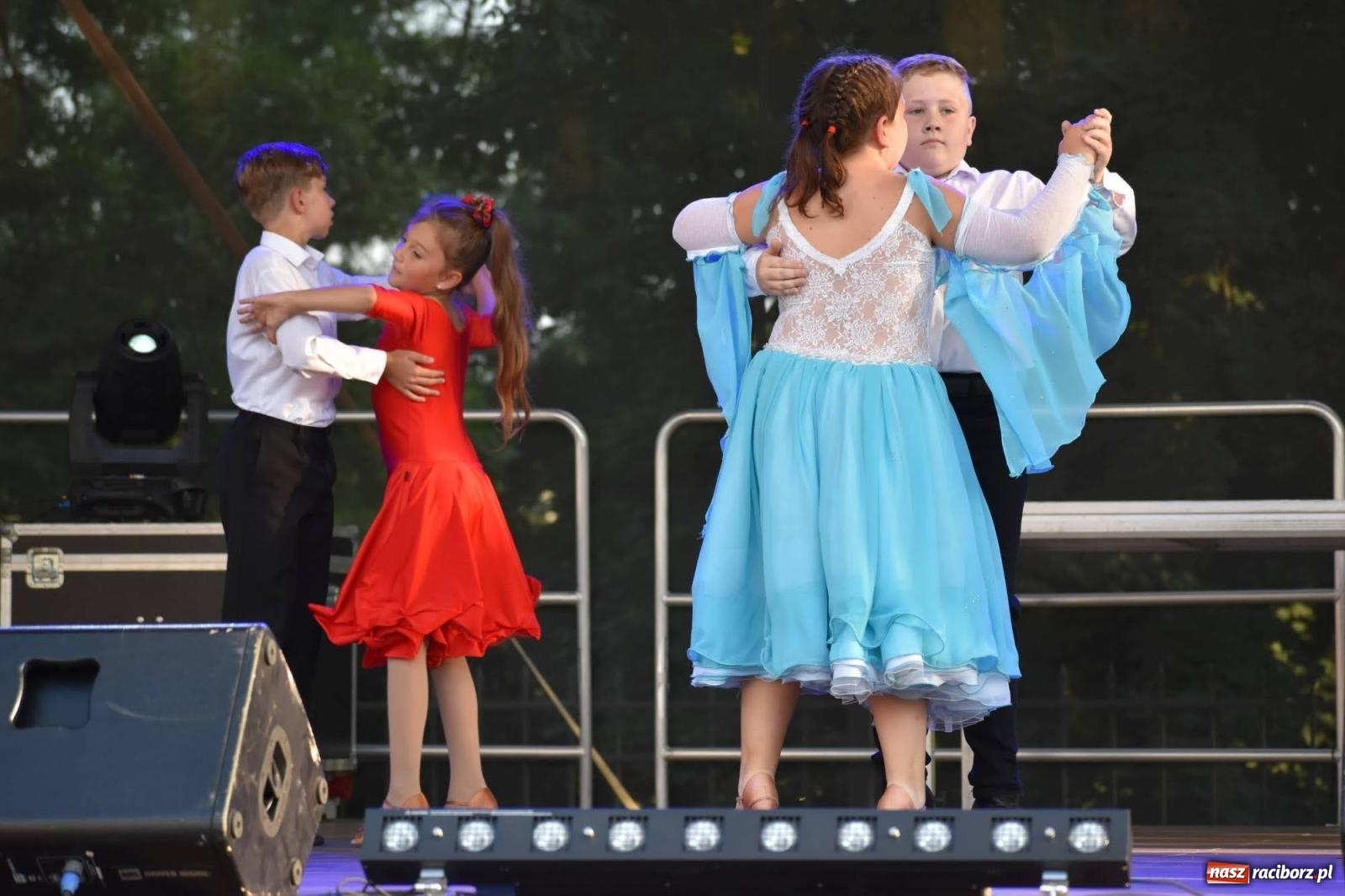 Zdjęcie w galerii na portalu naszraciborz.pl: B.R.O zapełnił nocą zamkowy dziedziniec [FOTO i WIDEO] wiadomości z regionu