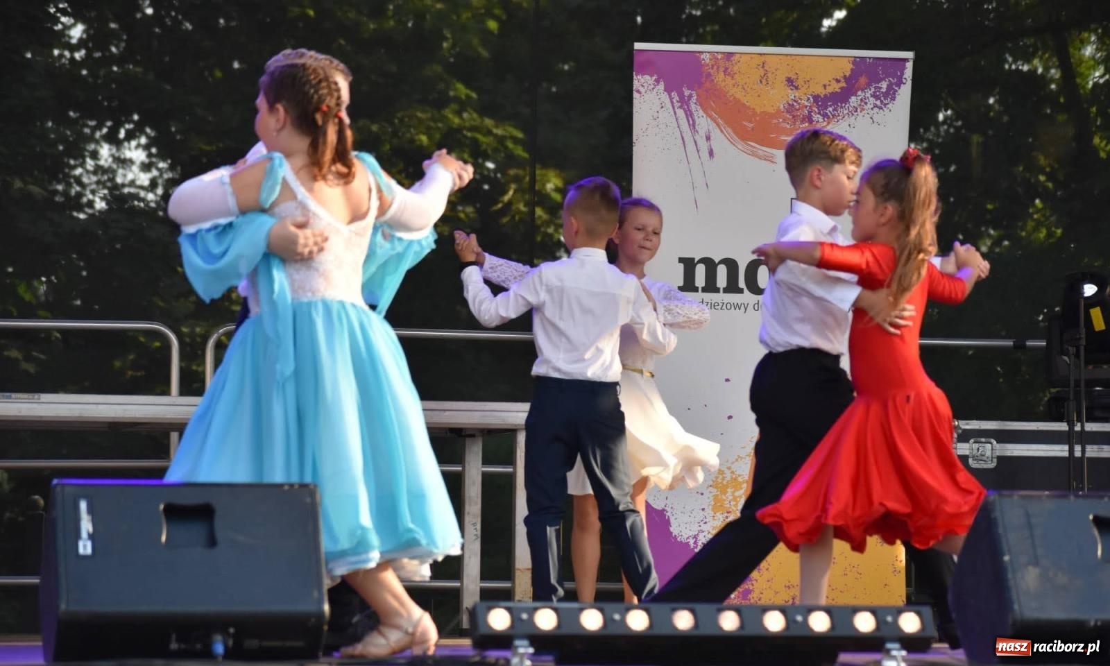 Zdjęcie w galerii na portalu naszraciborz.pl: B.R.O zapełnił nocą zamkowy dziedziniec [FOTO i WIDEO] wiadomości z regionu