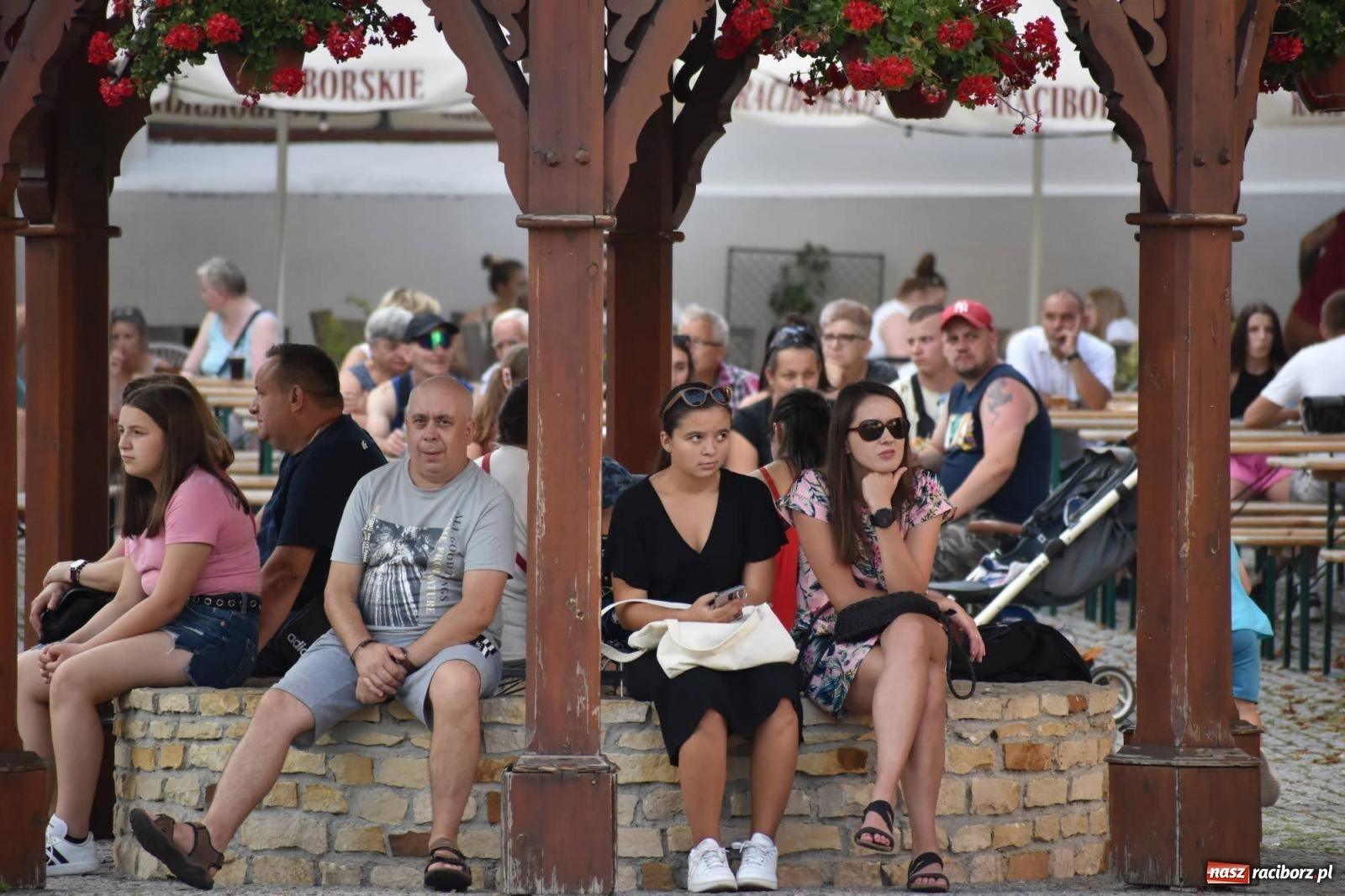 Zdjęcie w galerii na portalu naszraciborz.pl: B.R.O zapełnił nocą zamkowy dziedziniec [FOTO i WIDEO] wiadomości z regionu