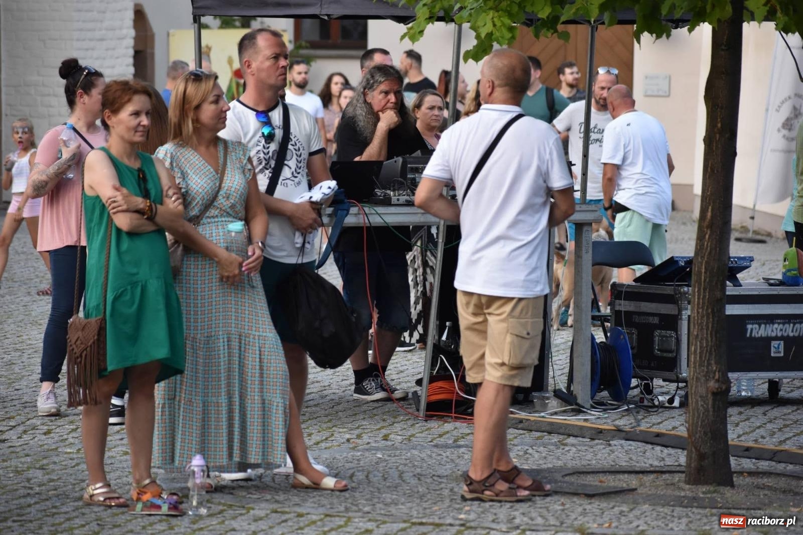 Zdjęcie w galerii na portalu naszraciborz.pl: B.R.O zapełnił nocą zamkowy dziedziniec [FOTO i WIDEO] wiadomości z regionu