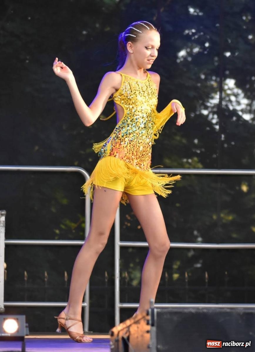 Zdjęcie w galerii na portalu naszraciborz.pl: B.R.O zapełnił nocą zamkowy dziedziniec [FOTO i WIDEO] wiadomości z regionu