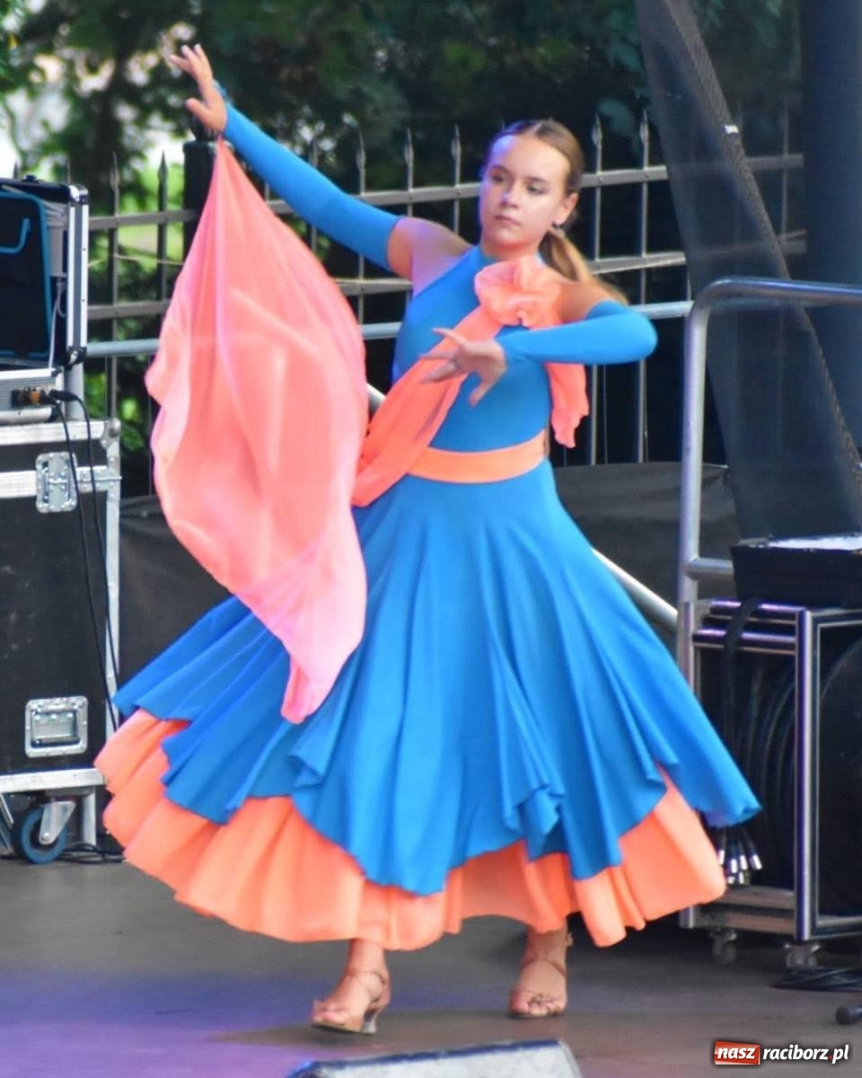 Zdjęcie w galerii na portalu naszraciborz.pl: B.R.O zapełnił nocą zamkowy dziedziniec [FOTO i WIDEO] wiadomości z regionu