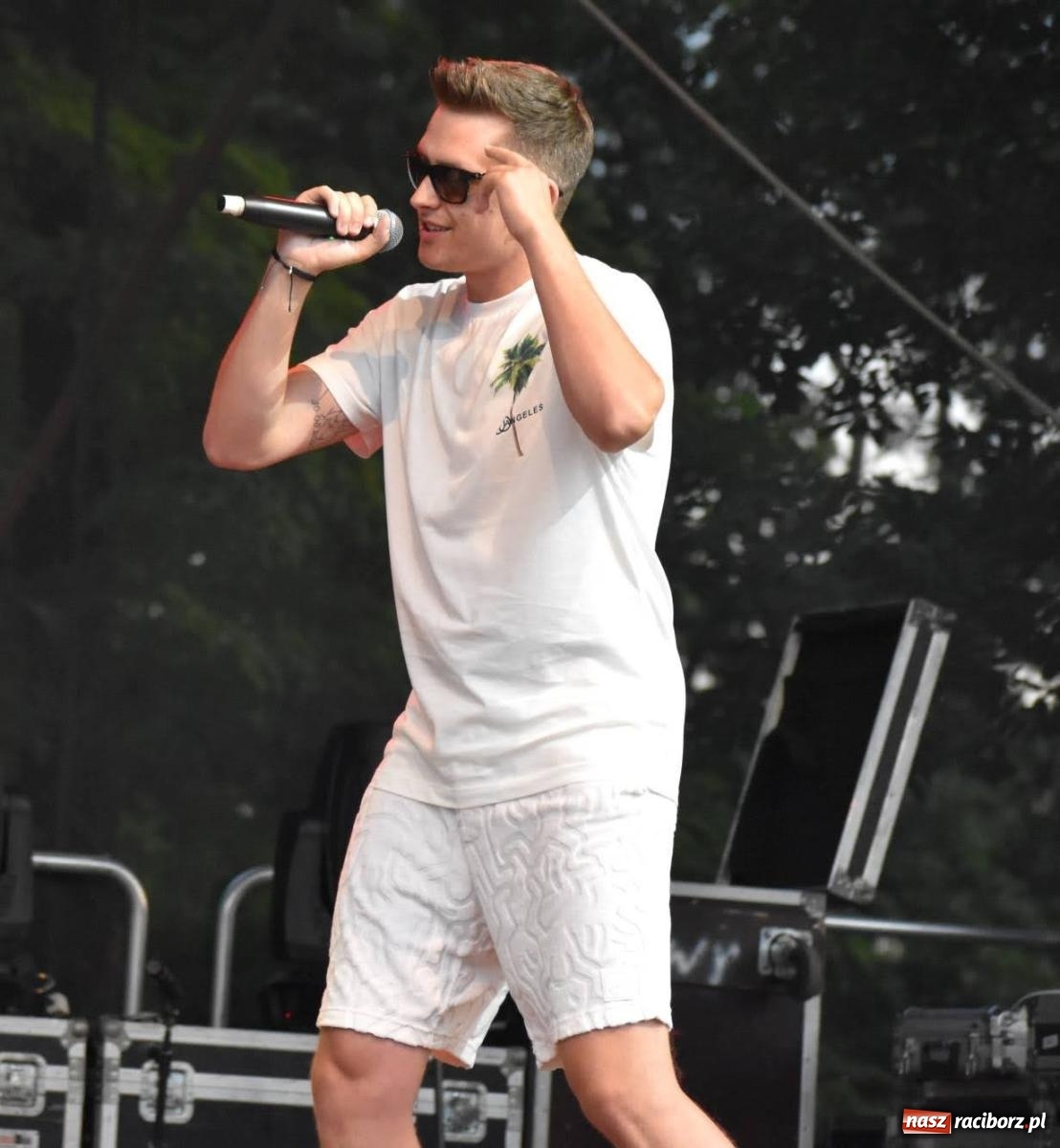 Zdjęcie w galerii na portalu naszraciborz.pl: B.R.O zapełnił nocą zamkowy dziedziniec [FOTO i WIDEO] wiadomości z regionu