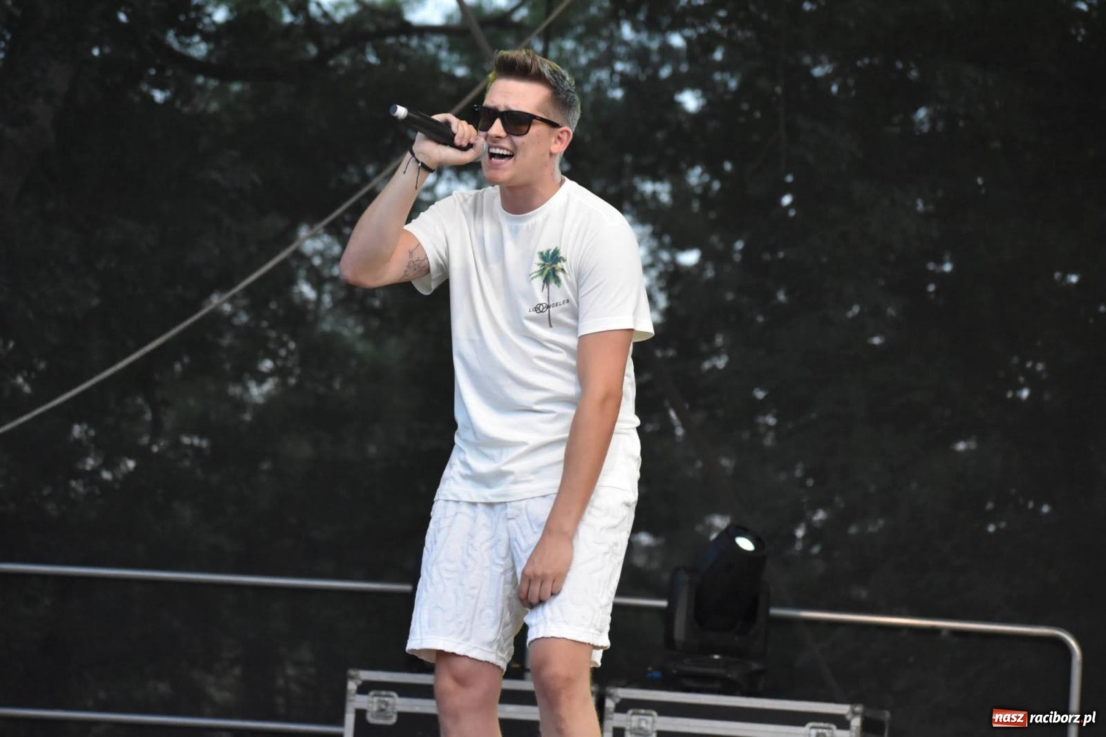 Zdjęcie w galerii na portalu naszraciborz.pl: B.R.O zapełnił nocą zamkowy dziedziniec [FOTO i WIDEO] wiadomości z regionu