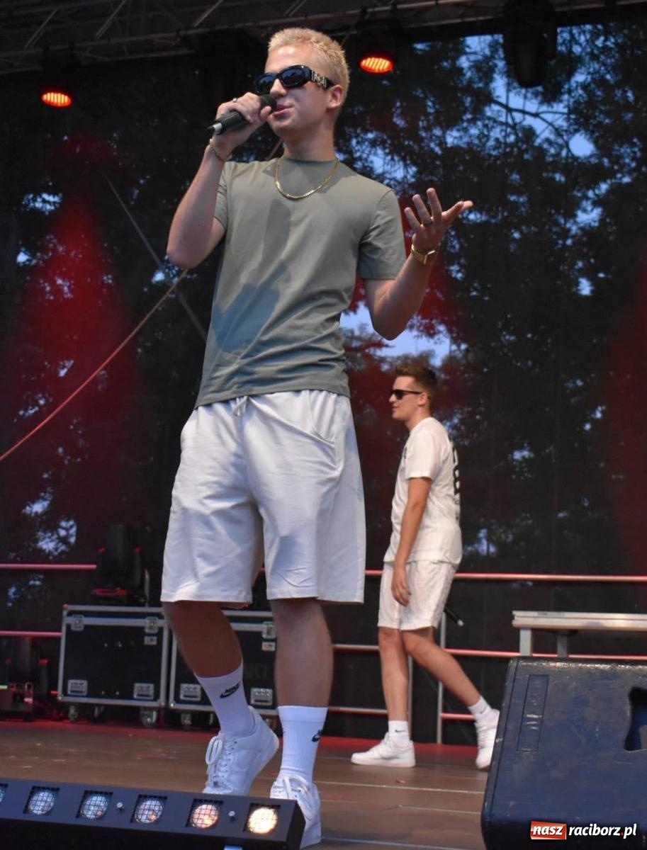 Zdjęcie w galerii na portalu naszraciborz.pl: B.R.O zapełnił nocą zamkowy dziedziniec [FOTO i WIDEO] wiadomości z regionu