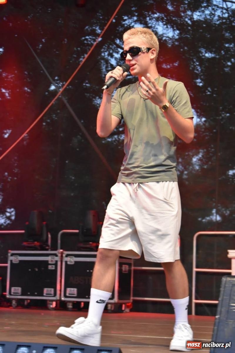 Zdjęcie w galerii na portalu naszraciborz.pl: B.R.O zapełnił nocą zamkowy dziedziniec [FOTO i WIDEO] wiadomości z regionu