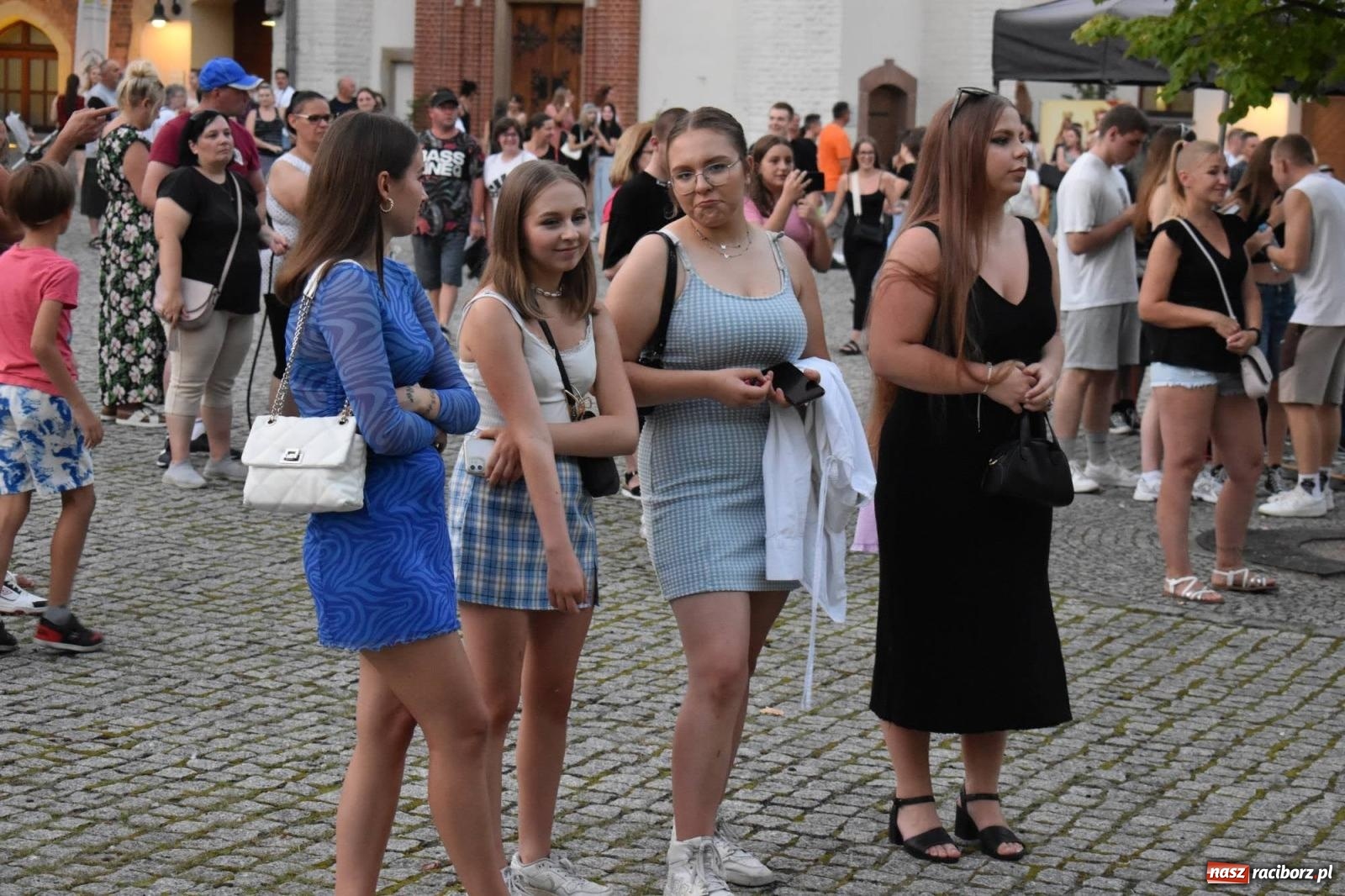 Zdjęcie w galerii na portalu naszraciborz.pl: B.R.O zapełnił nocą zamkowy dziedziniec [FOTO i WIDEO] wiadomości z regionu